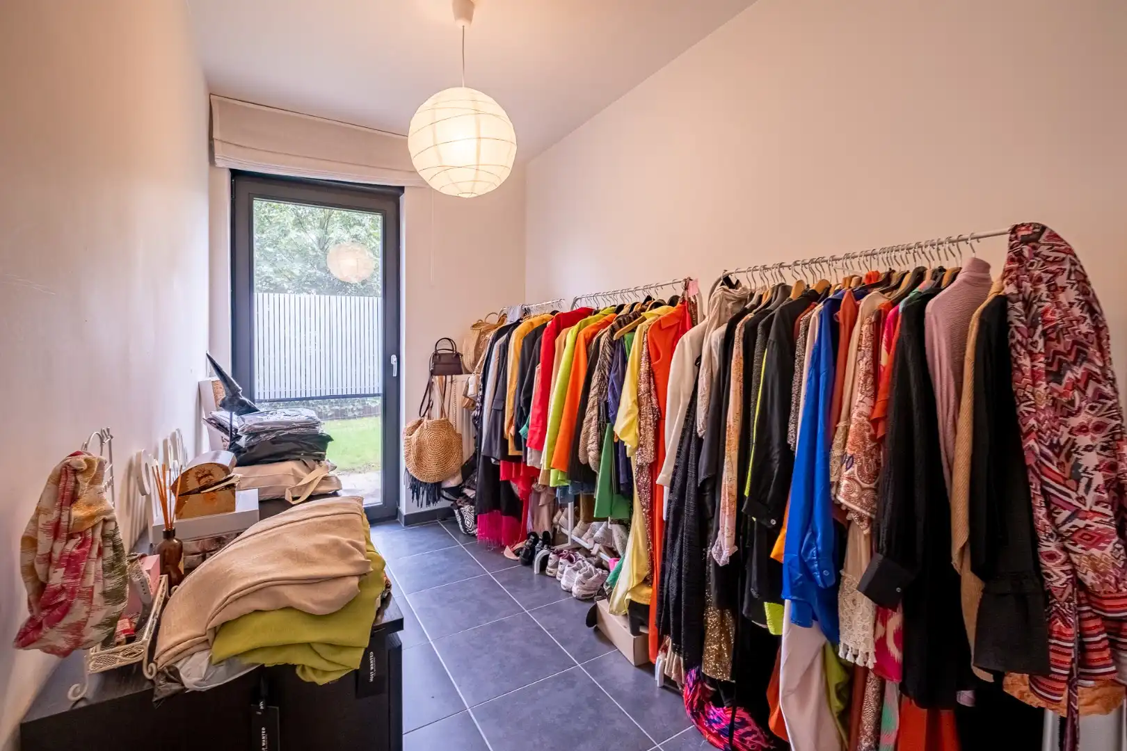 Lichtrijk gelijkvloers appartement met 2 slaapkamers en een gezellig tuintje foto 10