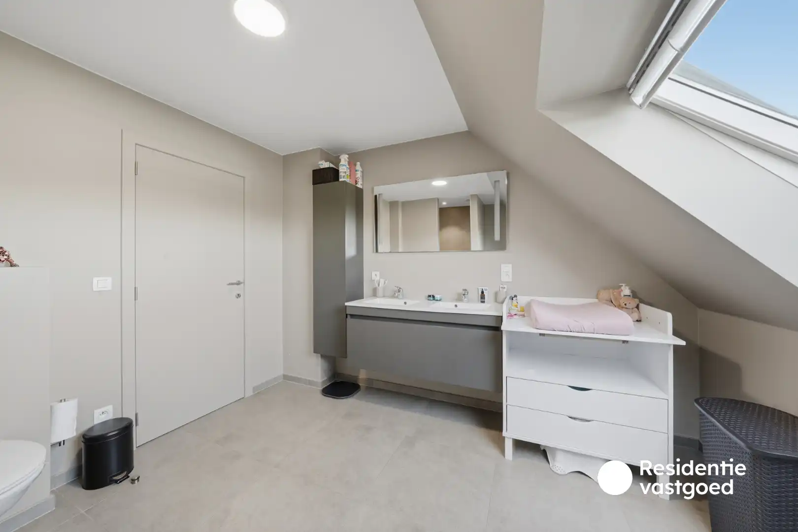 Prachtige zeer recente halfopen woning in rustige wijk te Oudenburg centrum foto 20