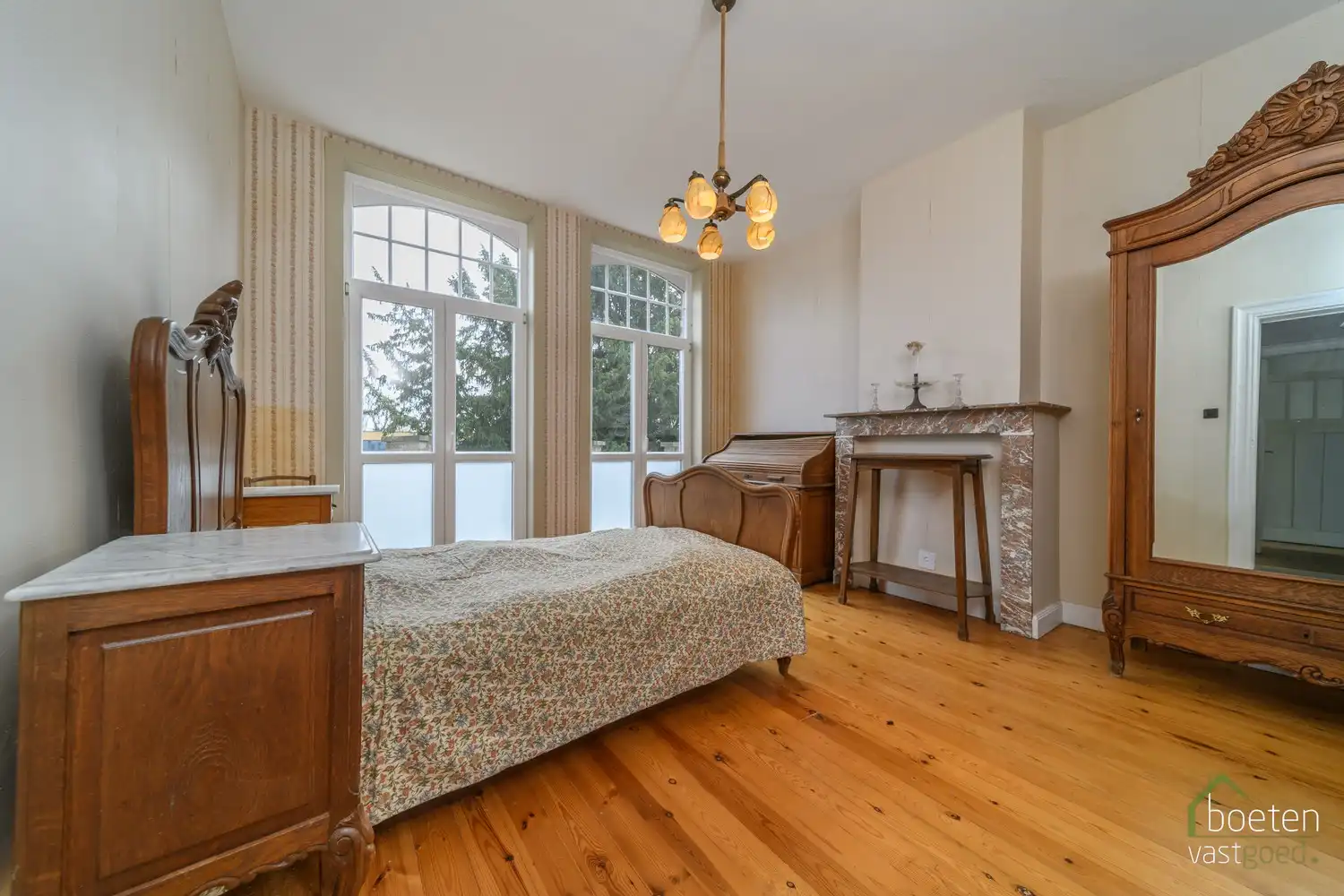 ALVERINGEM: Karaktervolle herenwoning uit het interbellum (jaren 30) met authentieke geveldetails en een warm landelijk interieur op 3.253 m² totale grondopp. foto 20