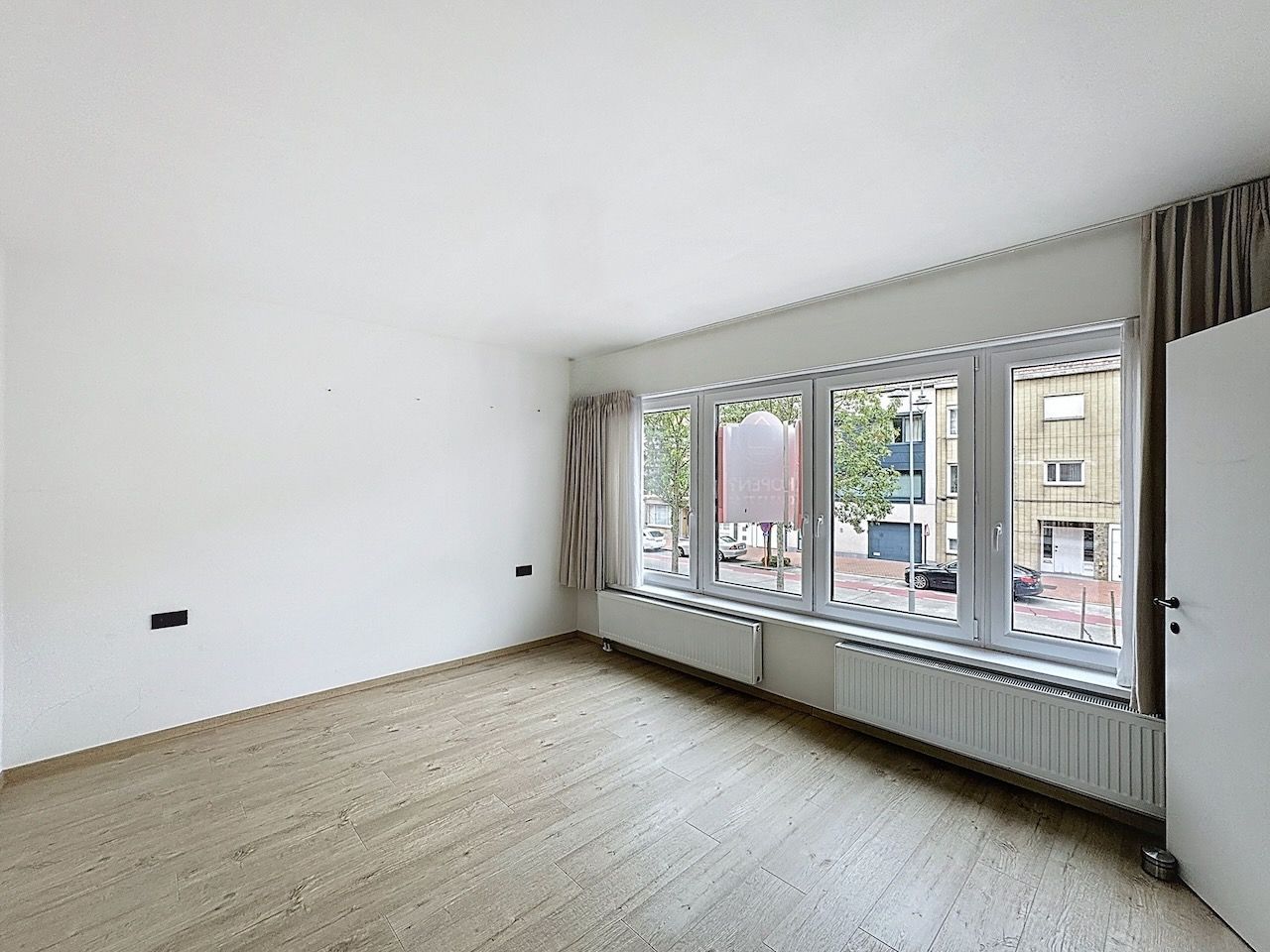 Lichtrijk één slaapkamer appartement met uitzonderlijk ruim west gericht terras. foto 21