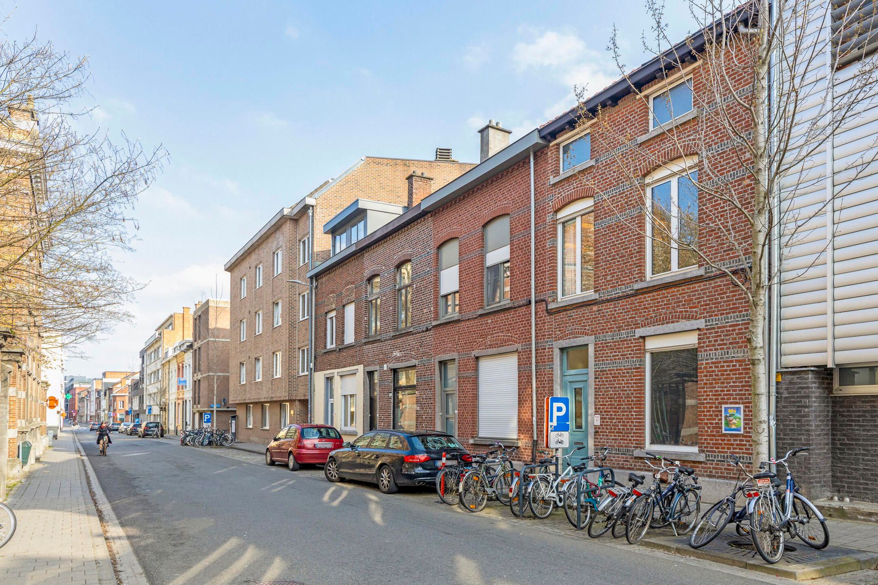 Prachtige woning met grote tuin foto 21