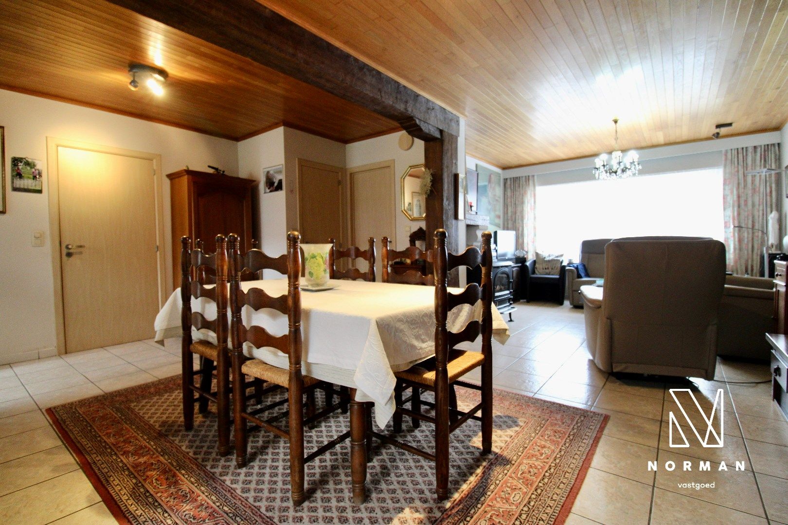 Ruime woning met prachtige tuin en 3 slaapkamers te Rumbeke! foto 3