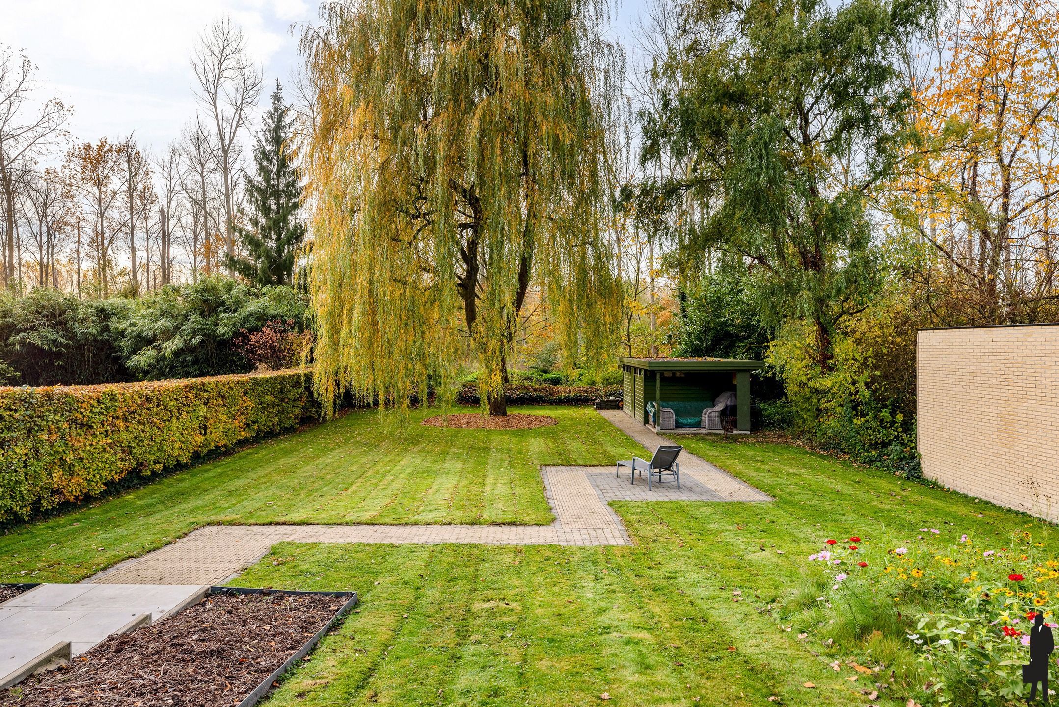 Rustig gelegen en energiezuinige woning met 4 slks op 1.280 m² foto 3