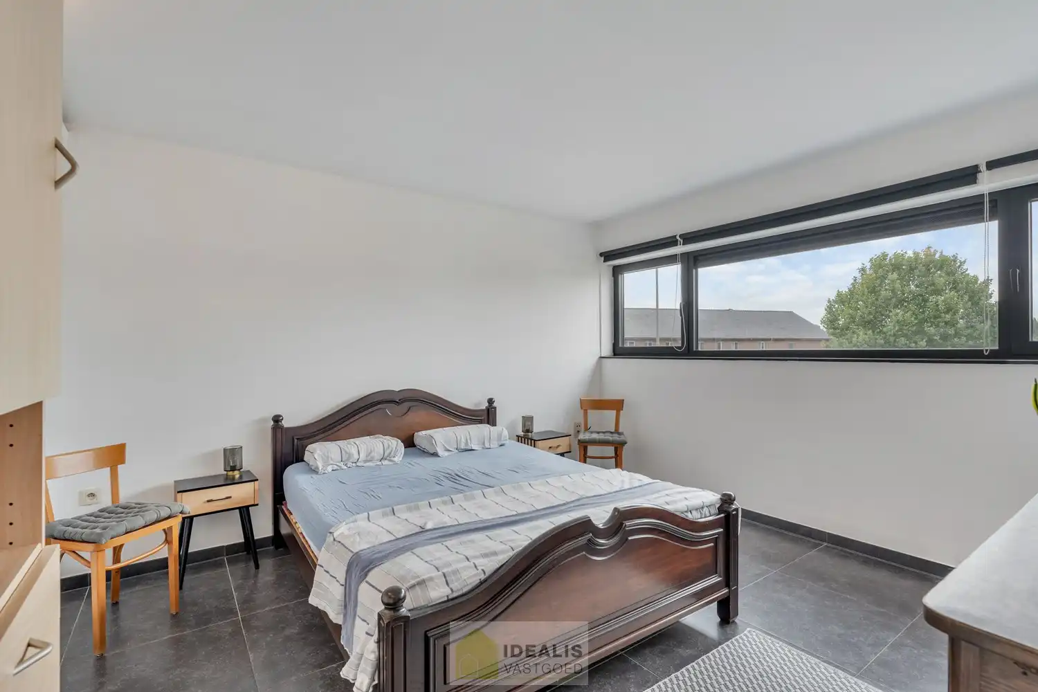 IDEALIS VASTGOED – GELIJKVLOERSE KANTOORRUIMTE MET BOVENLIGGEND APPARTEMENT OP EEN ZICHTLOCATIE IN DIEPENBEEK! Deze gelijkvloerse kantoorruimte van + - 105m² met bovenliggend apart toegankelijk appartement van + - 97 m² met zeer ruim terras is gelegen langs de Steenweg in Diepenbeek en heeft ruim voldoende parkeergelegenheid op eigen terrein. De perfecte zet voor zij die op zoek zijn naar een interessante investering op een zichtlocatie! foto 21