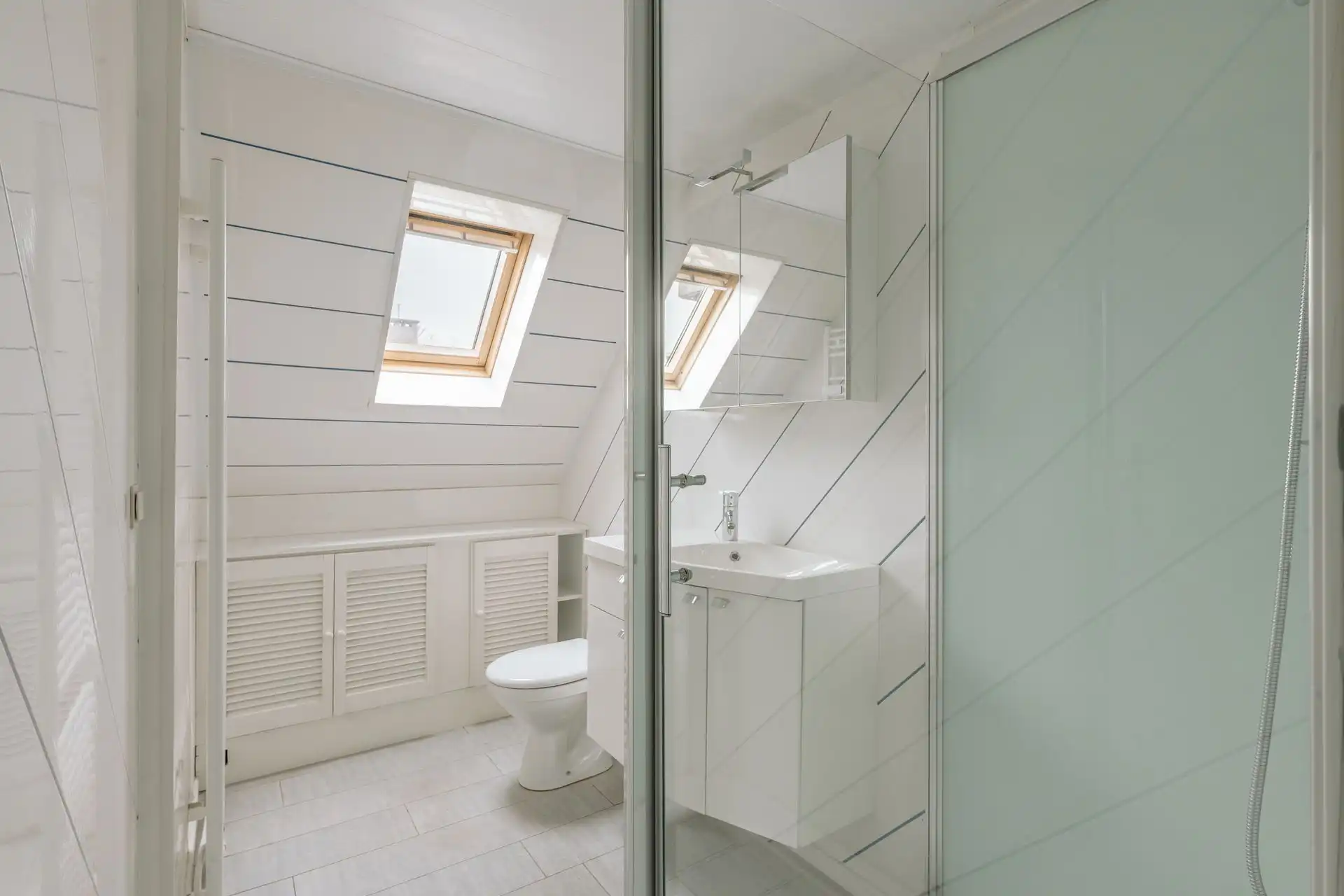 Karaktervolle bel-étage met grote tuin foto 16