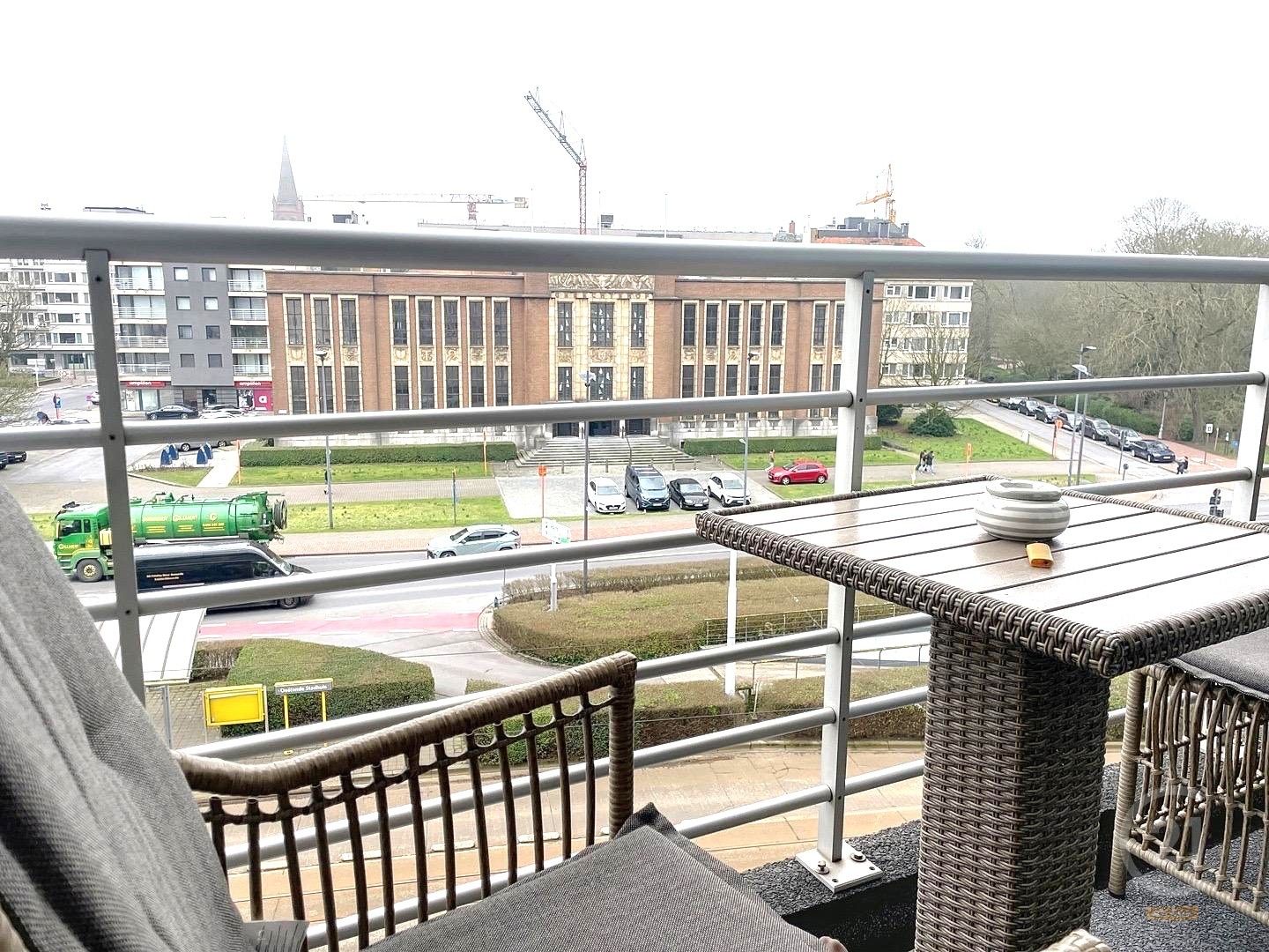 Instapklaar appartement met 2 slaapkamers en terras nabij de Mercator in Oostende foto 4
