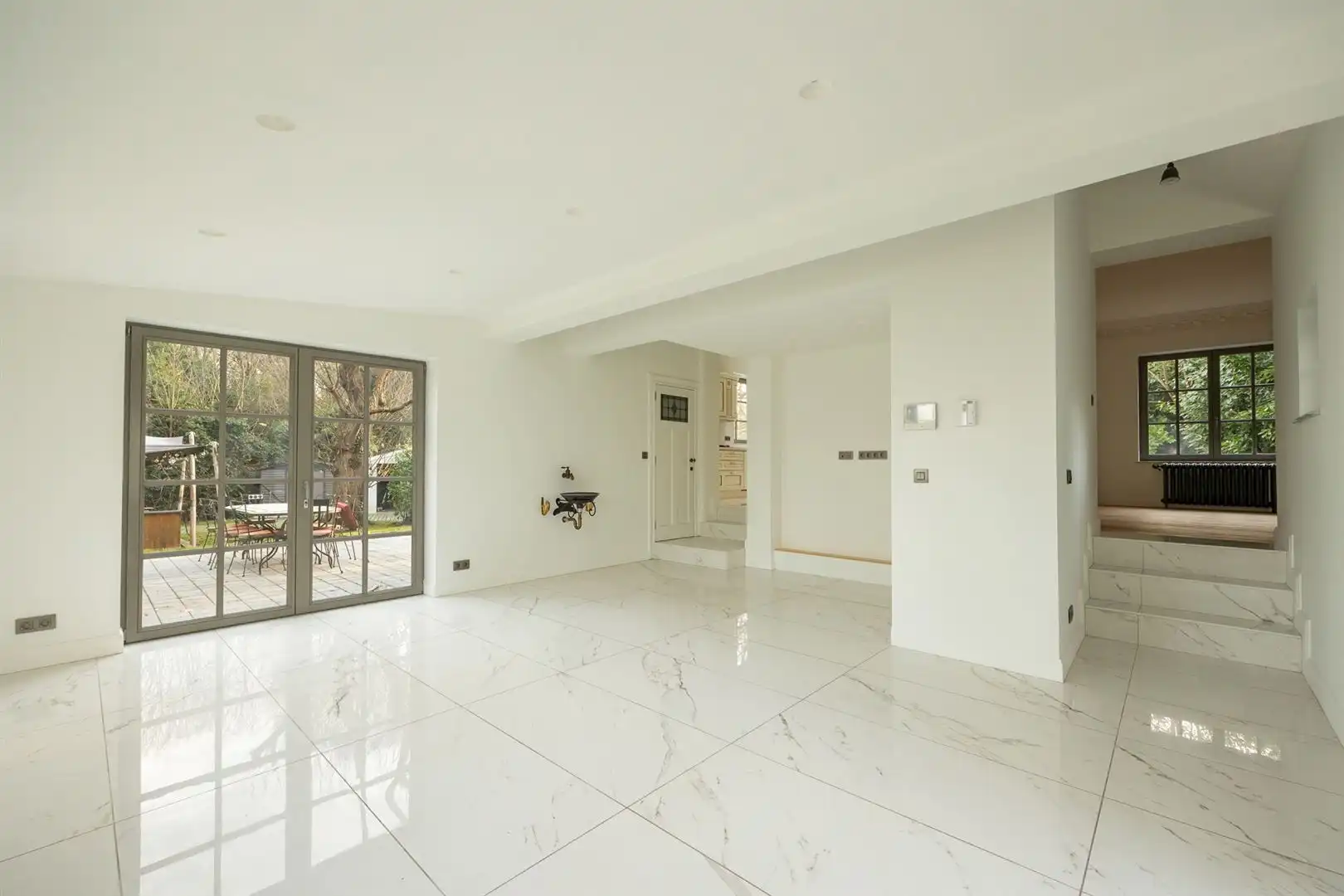 State-of-the-art villa tussen eeuwenoude bomen foto 8