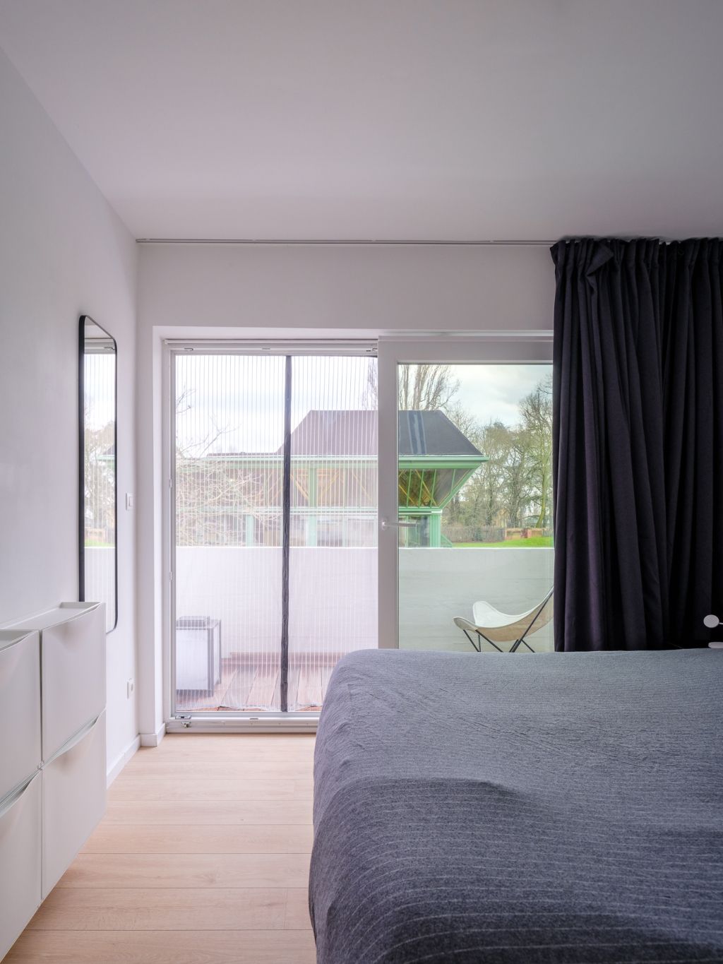 Stijlvol en lichtrijk 2-slaapkamer appartement met terras op wandelafstand van het historisch centrum. foto 12