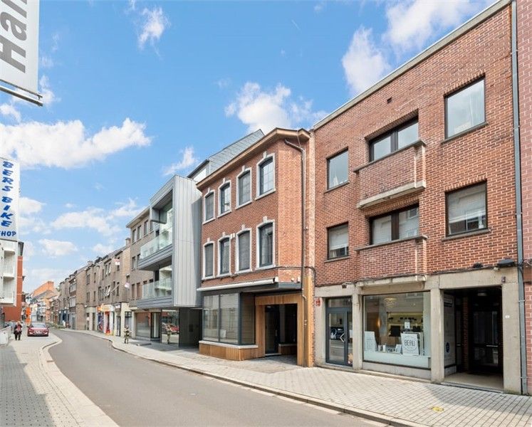 RUIM INSTAPKLAAR APPARTEMENT MET RUIM TERRAS IN HET CENTRUM VAN SINT-TRUIDEN foto 2