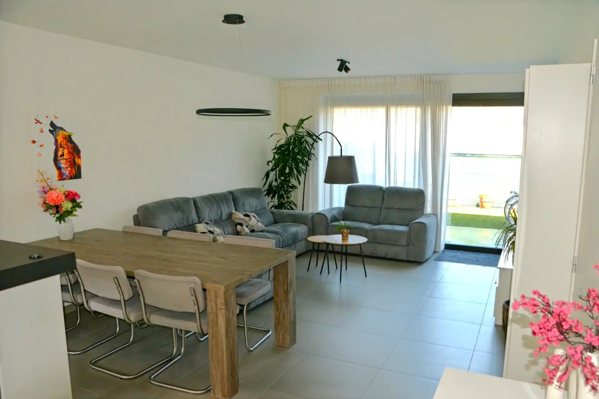 STIJLVOLLE ENERGIEZUINIGE NIEUWBOUWWONING MET 3 SLPK  IN CENTRUM LANAKEN ! foto 4