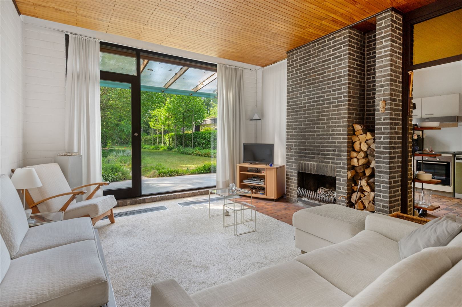 Te renoveren woning met grote tuin en garages in landelijke omgeving foto 7