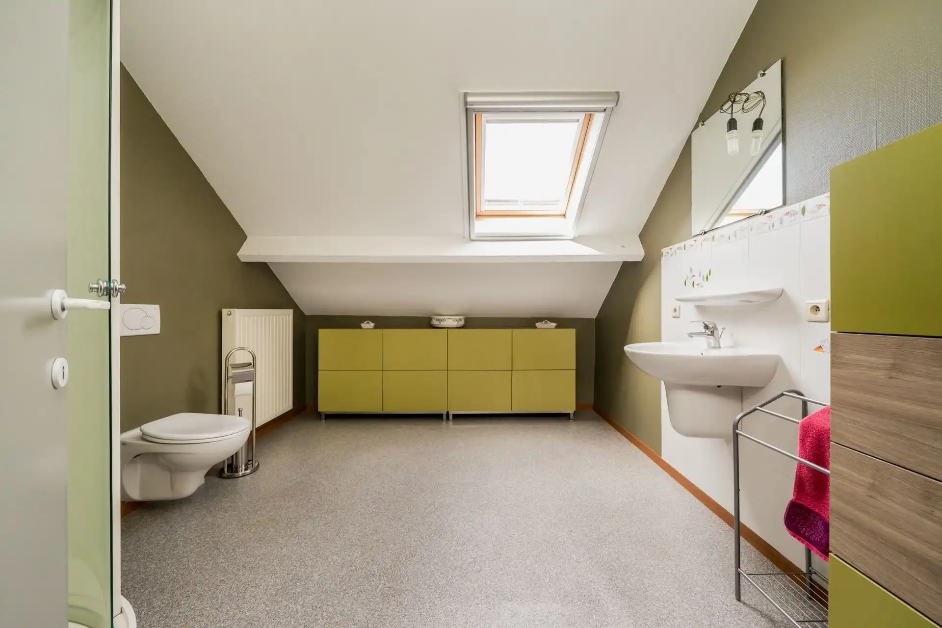 Ruime karaktervolle woning met 6 slpks en tuin! foto 28