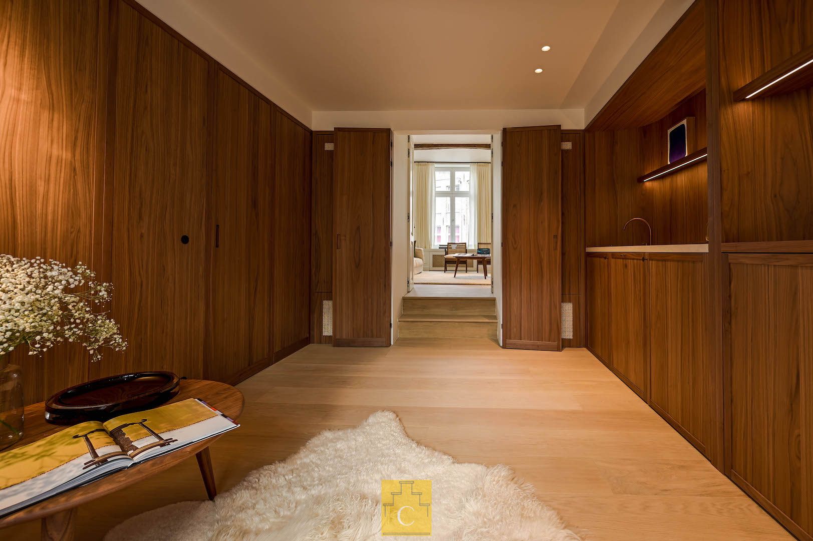 pas gerenoveerd diephuis op iconisch stadsplein, een meesterwerk van historiek en hedendaagse luxe foto 12