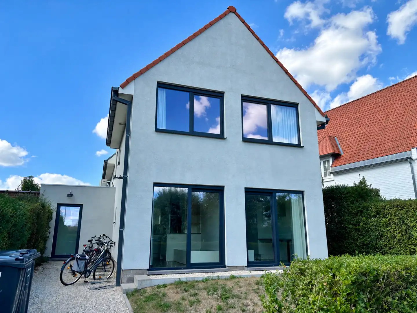 Bemeubelde studentenkamer met privé-keuken & badkamer – Hoog Kortrijk foto {{pictureIndex}}