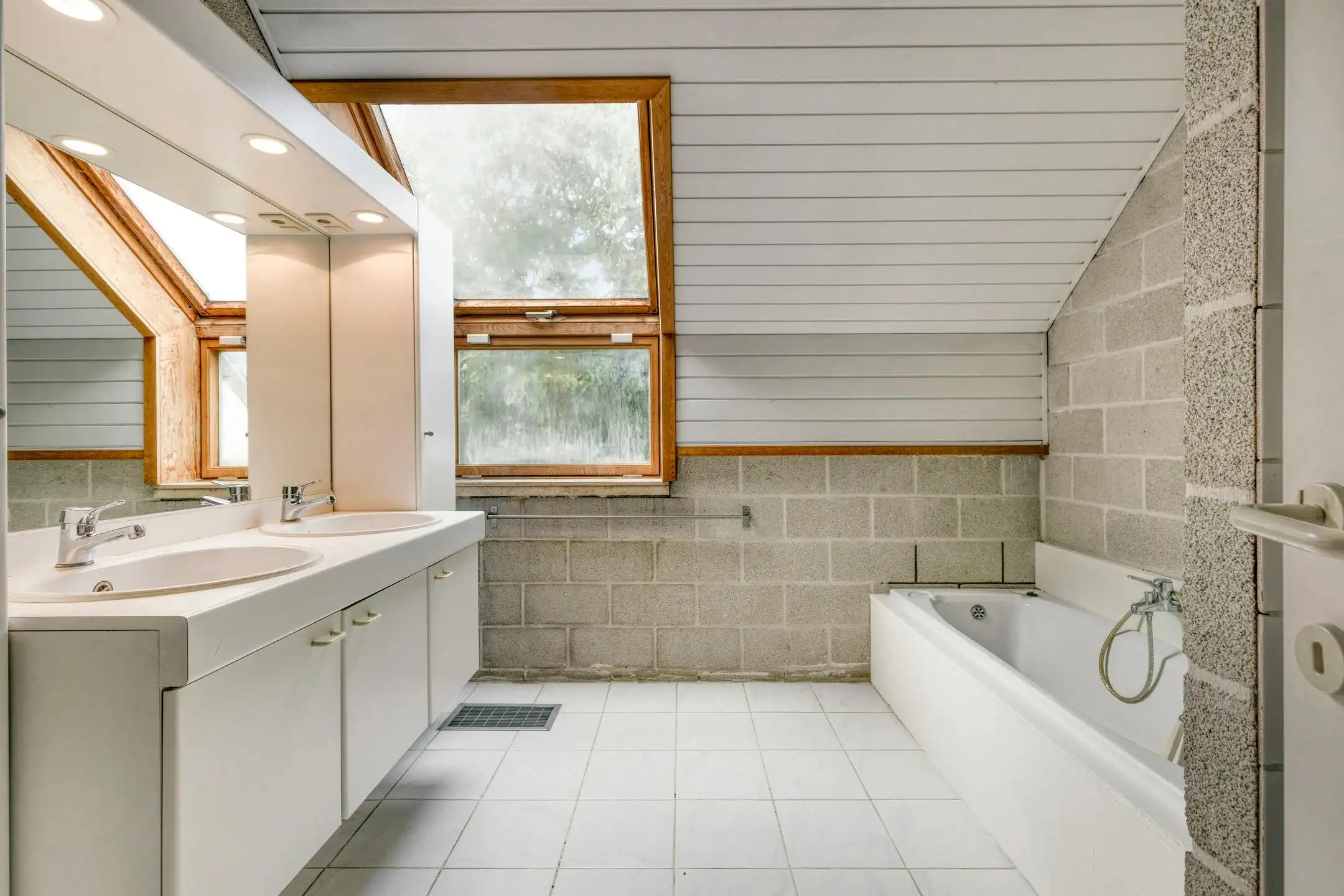 Uniek, lichtrijk huis te koop met speelse tussenniveaus  foto 30