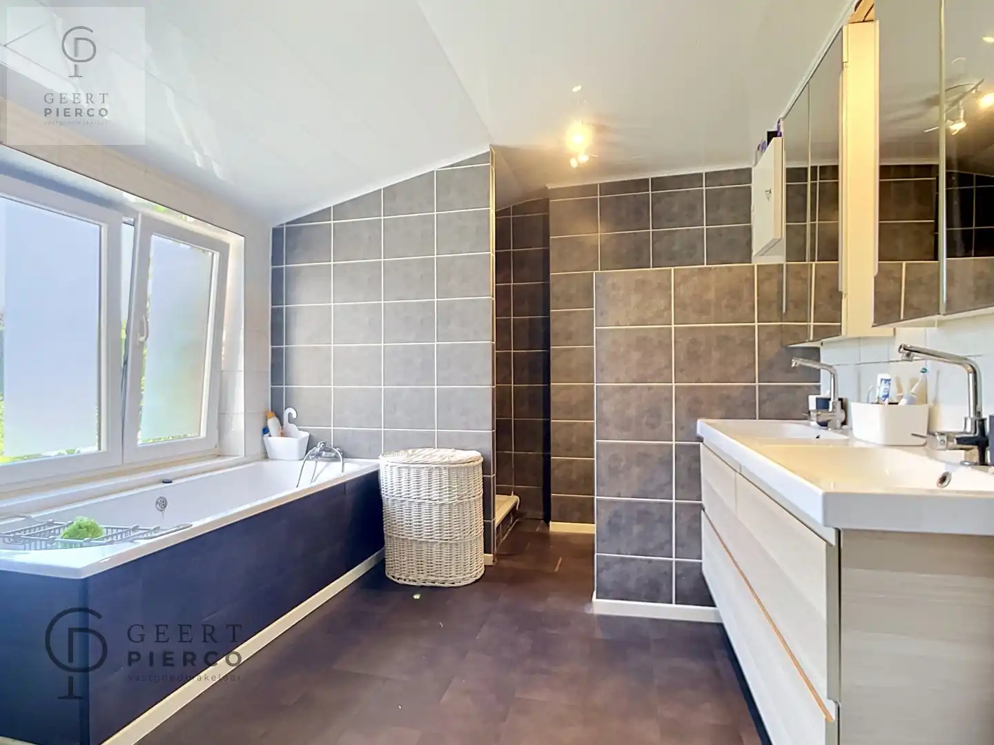 Charmewoning met dorpsgezicht foto 14
