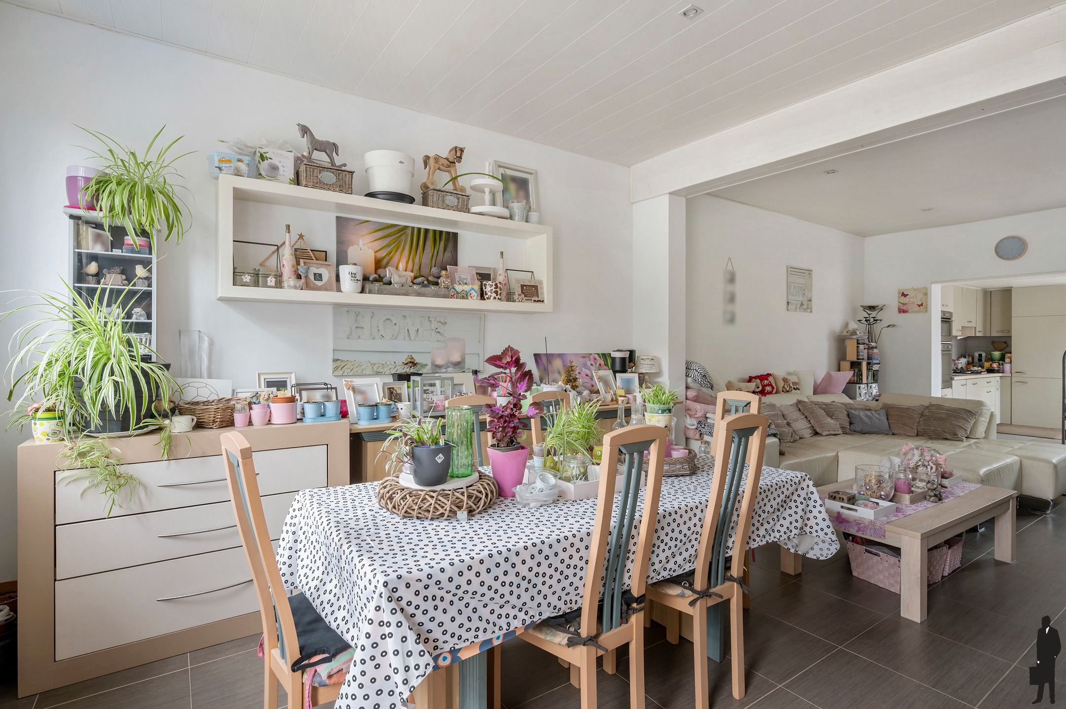 Woning in doodlopende straat met 2 slk, 2 badk en tuin op een perceel van 379 m². foto 3