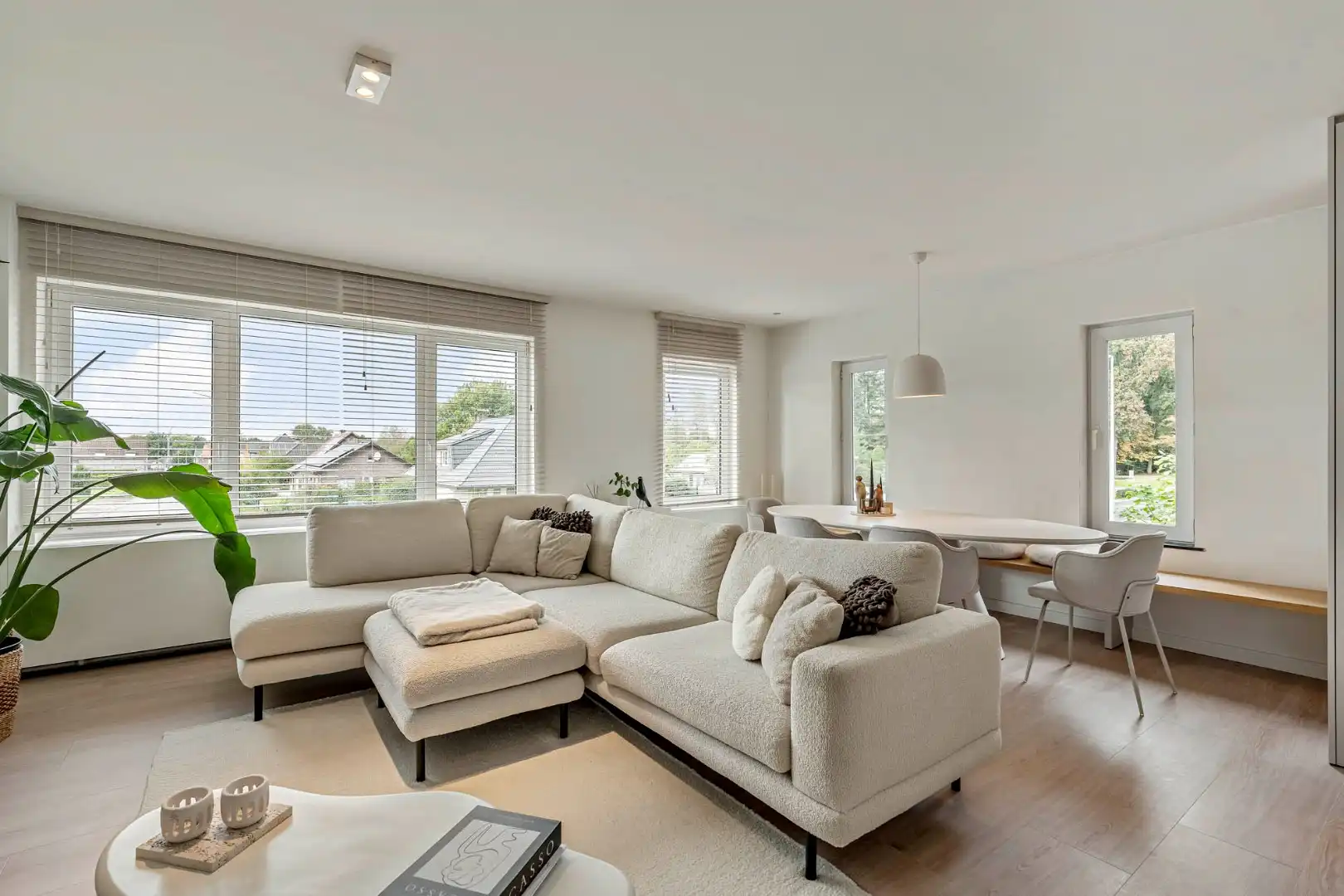 Comfortabel, mooi gerenoveerd duplex-appartement mét ruim terras en carport! foto 7