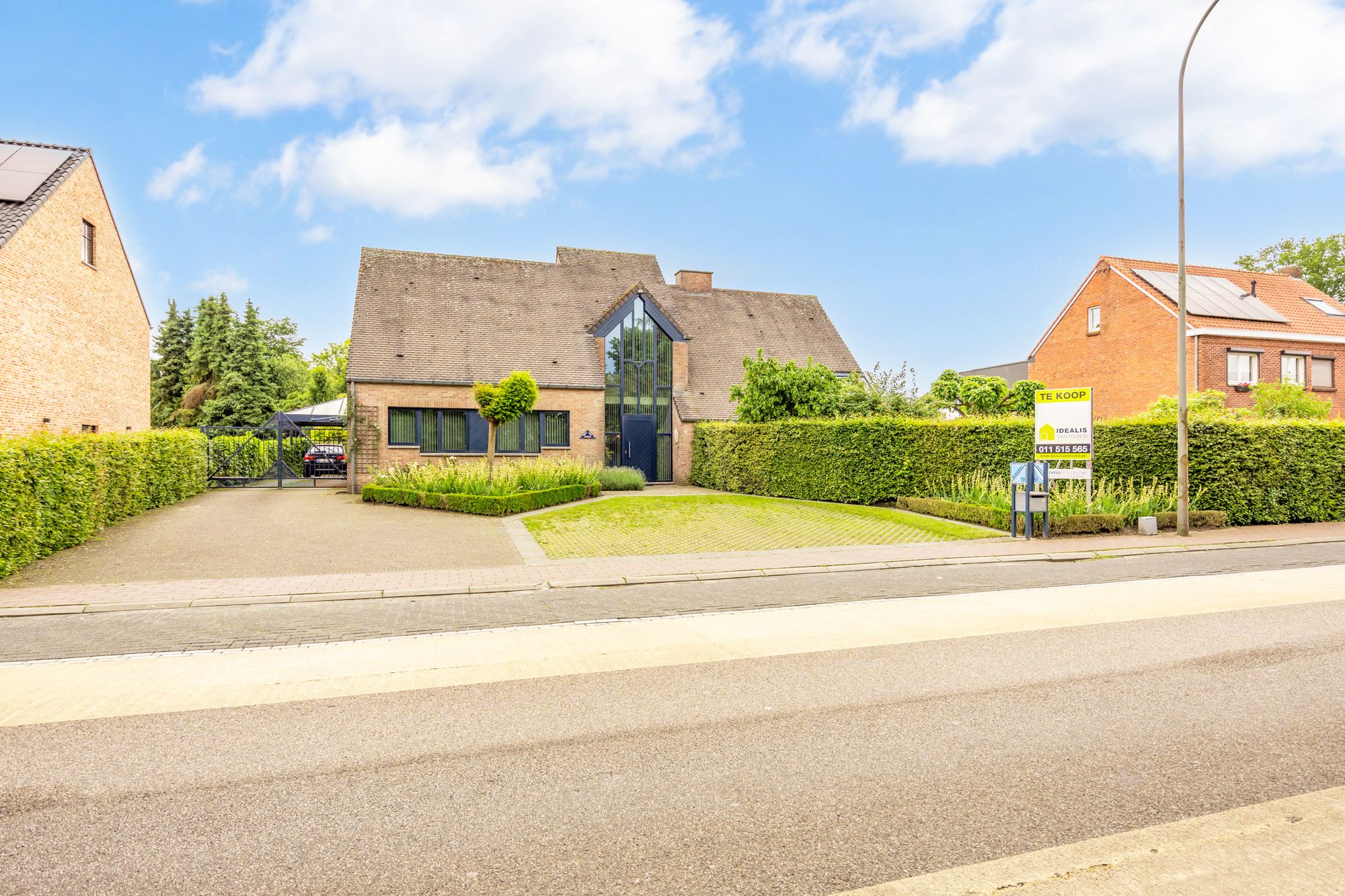 EXTRA RUIME VILLA MET EEN PRACHTIG LICHTRIJKE LEEFRUIMTE, RUIME KEUKEN, 4 SLAAPKAMERS EN EEN PRACHTIG KANTOORGEDEELTE OP EEN RIANT EN CENTRAAL PERCEEL VAN MAAR LIEFST 13A 71CA MET KNAP BIJGEBOUW OP EEN GUNSTIGE LOCATIE NABIJ HET CENTRUM VAN HAMONT! foto 9