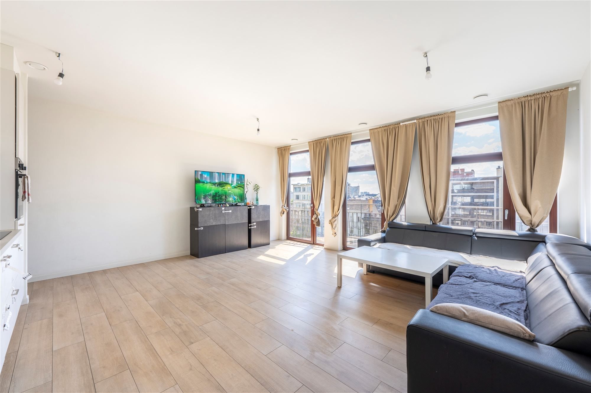 Ruim nieuwbouw appartement met terras foto 2