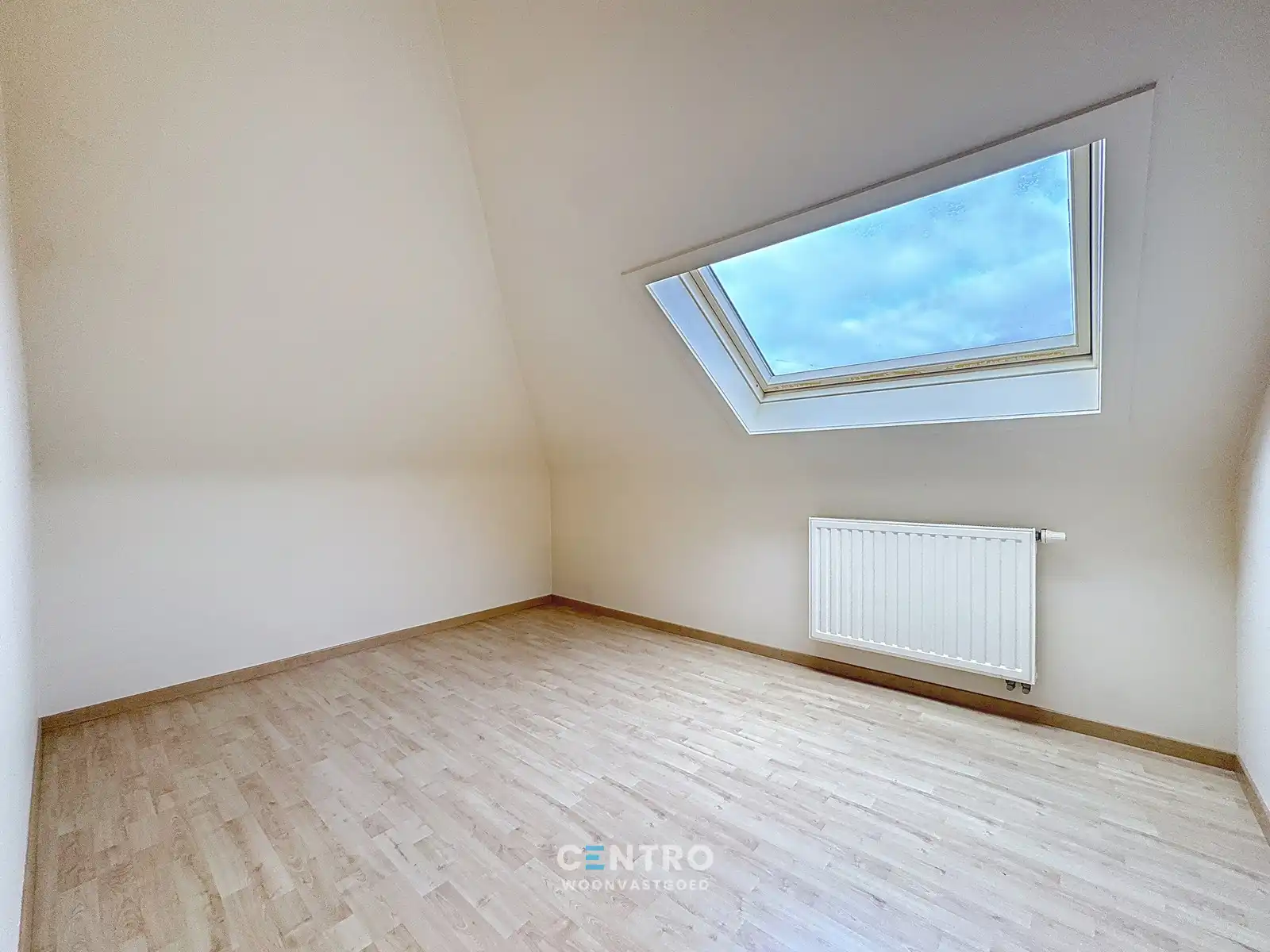 Ruime woning met 5 slpks, 2 badks én dubbele garage! foto 15