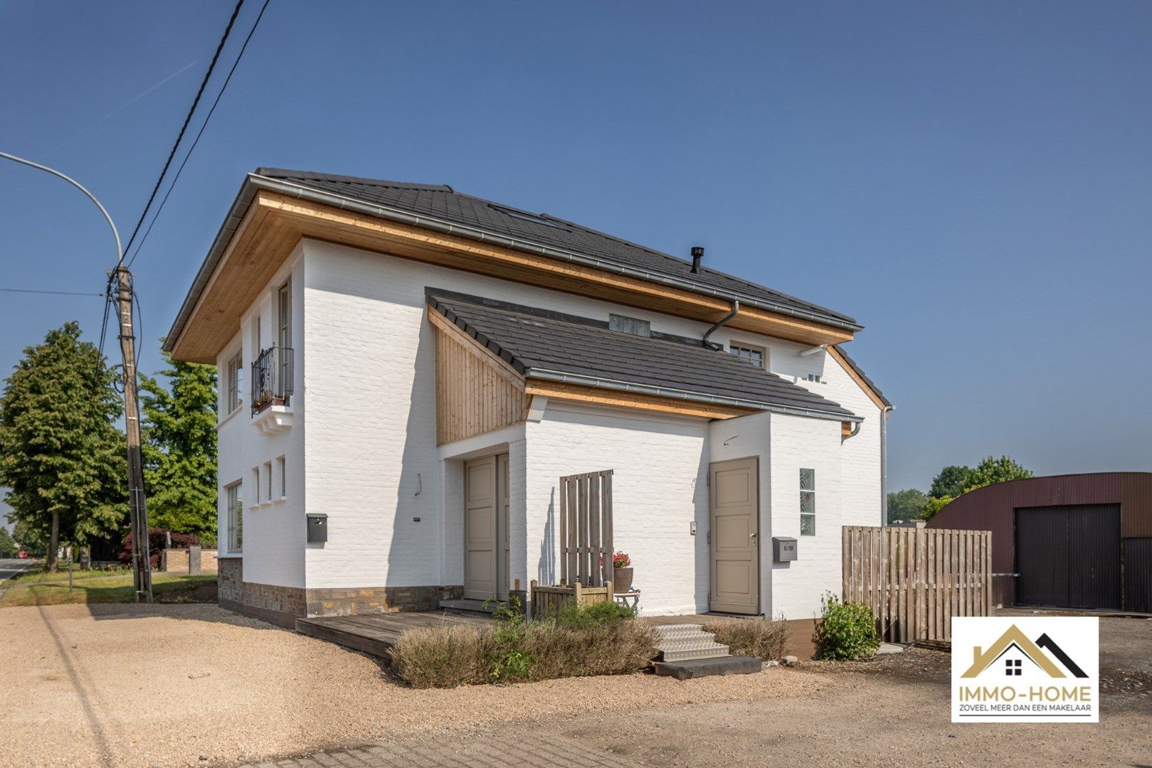 Eigendom( 2 appartementen) met loods en bijzonder veel potentieel foto 25