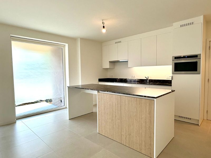 Gelijkvloers nieuwbouwappartement met 1 slaapkamer, zonnig terras en carport foto 8