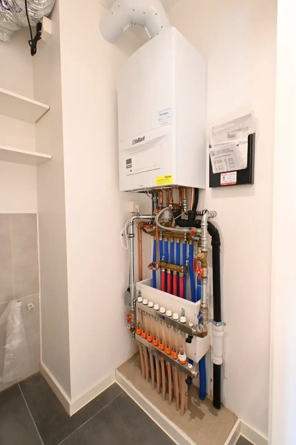 Knap recent appartement met 2 slaapkamers en mooi uitzicht + autostandplaats foto 14