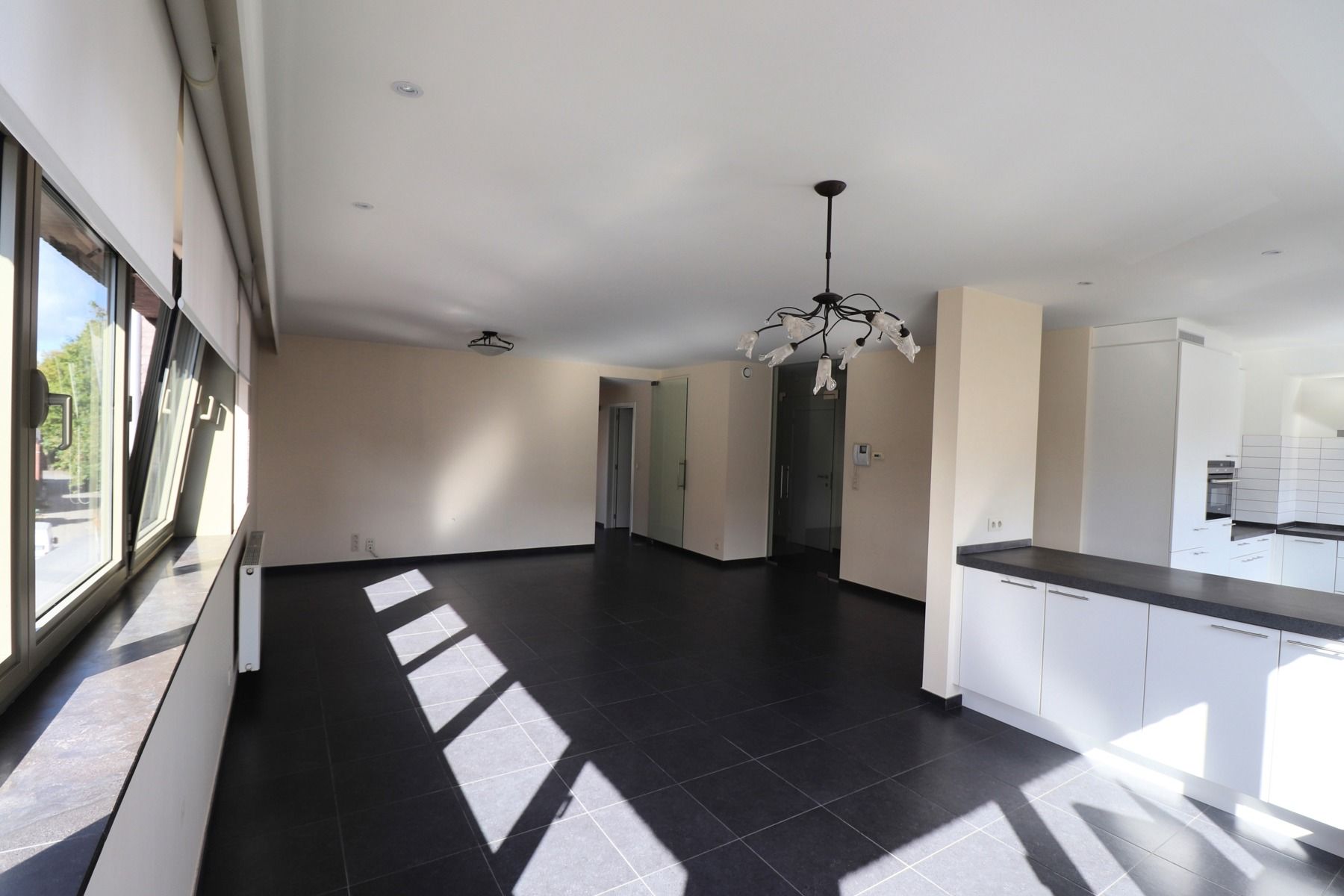 Een appartement met 2 slaapkamers, terras en autostaanplaats in het centrum van Merksplas. foto 2