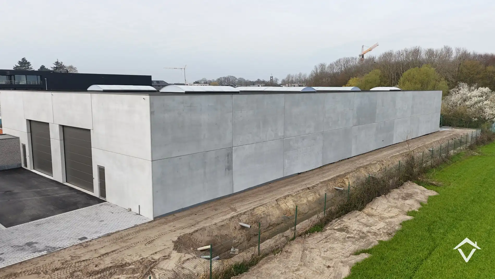 Nieuwbouw loods KMO-UNIT te koop – 326 m² met 1 parkeerplaats inbegrepen op de industriezone te Aartrijke foto 3