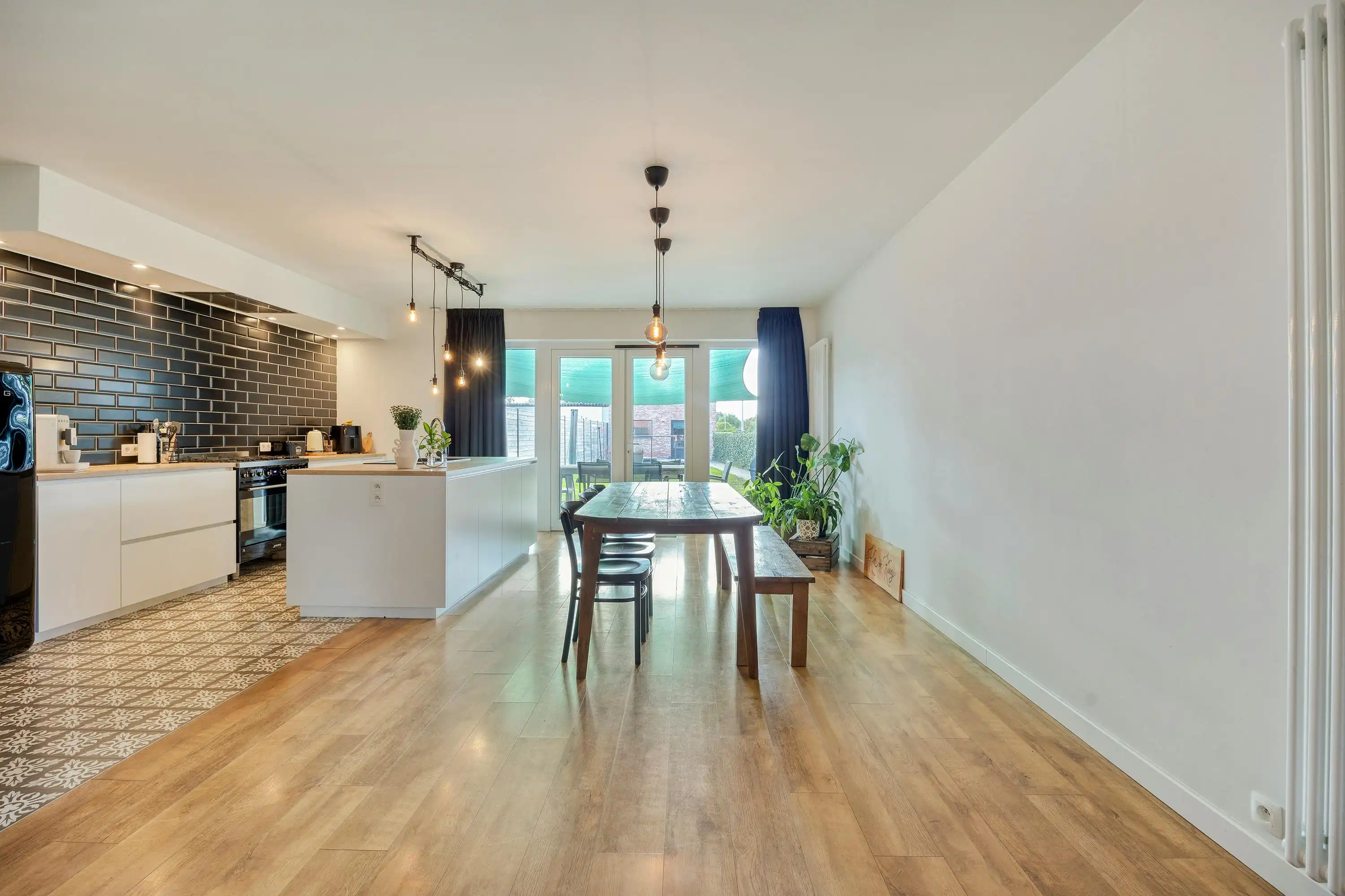 Gerenoveerde halfopen woning met tuin te koop in Gooreind! foto 9