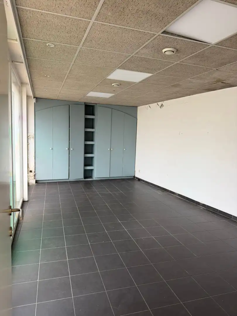 Uiterst goed gelegen winkelruimte met berging in toeristische Katelijnestraat in Brugge centrum! foto 6