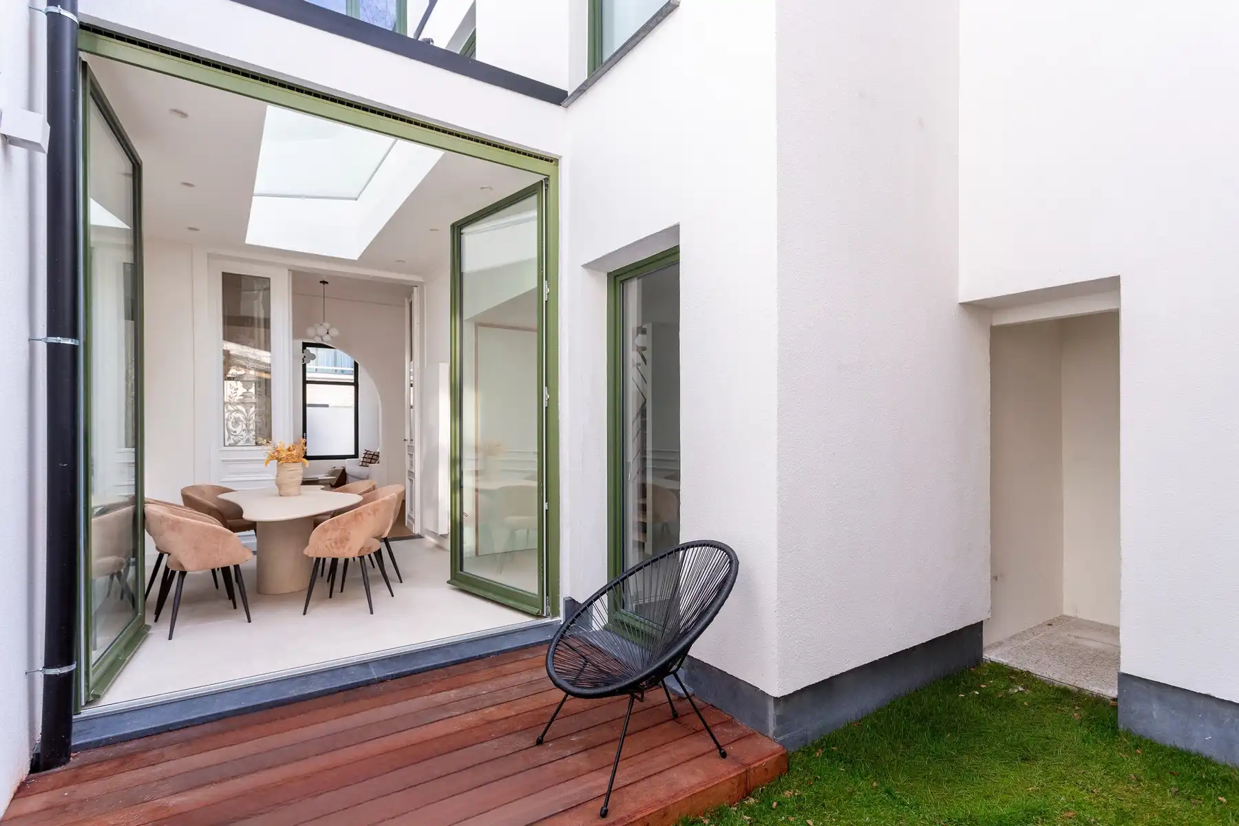 Gerenoveerd appartement met tuin op toplocatie foto 7