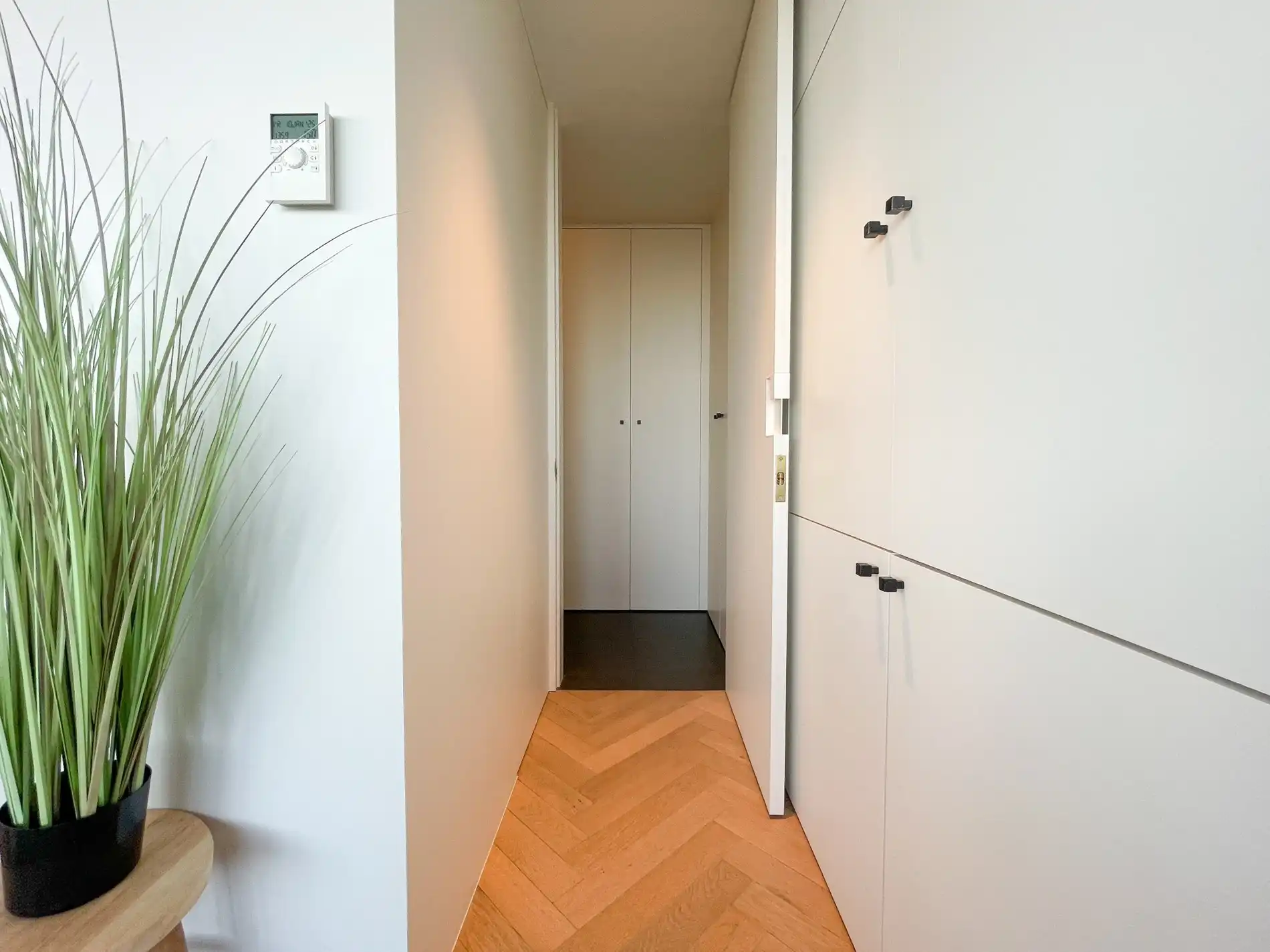 Uitzonderlijk, luxueus afgewerkt hoekappartement met frontaal zeezicht. foto 11