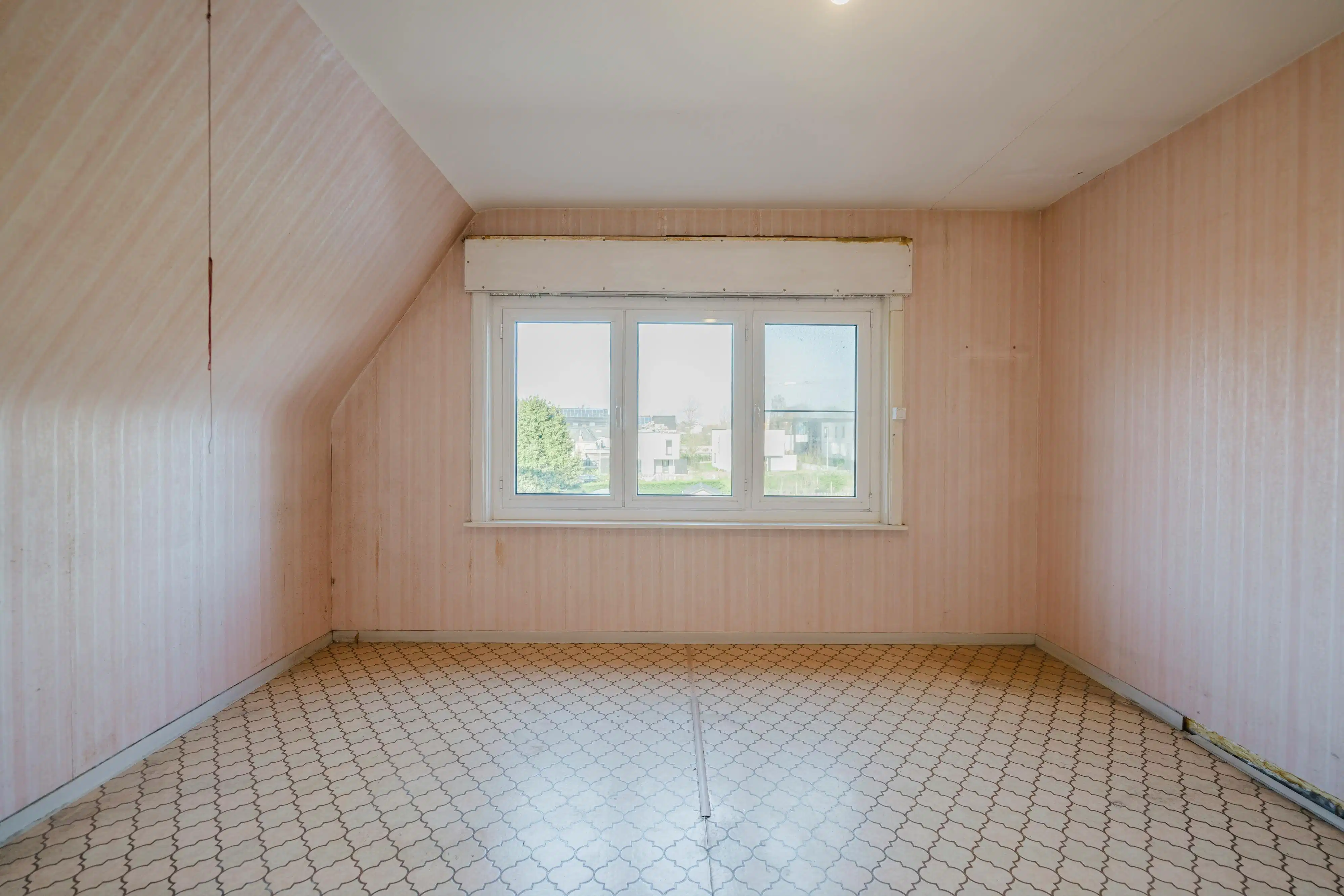 Te renoveren huis te koop met grote tuin, 3 slpk en garage foto 20