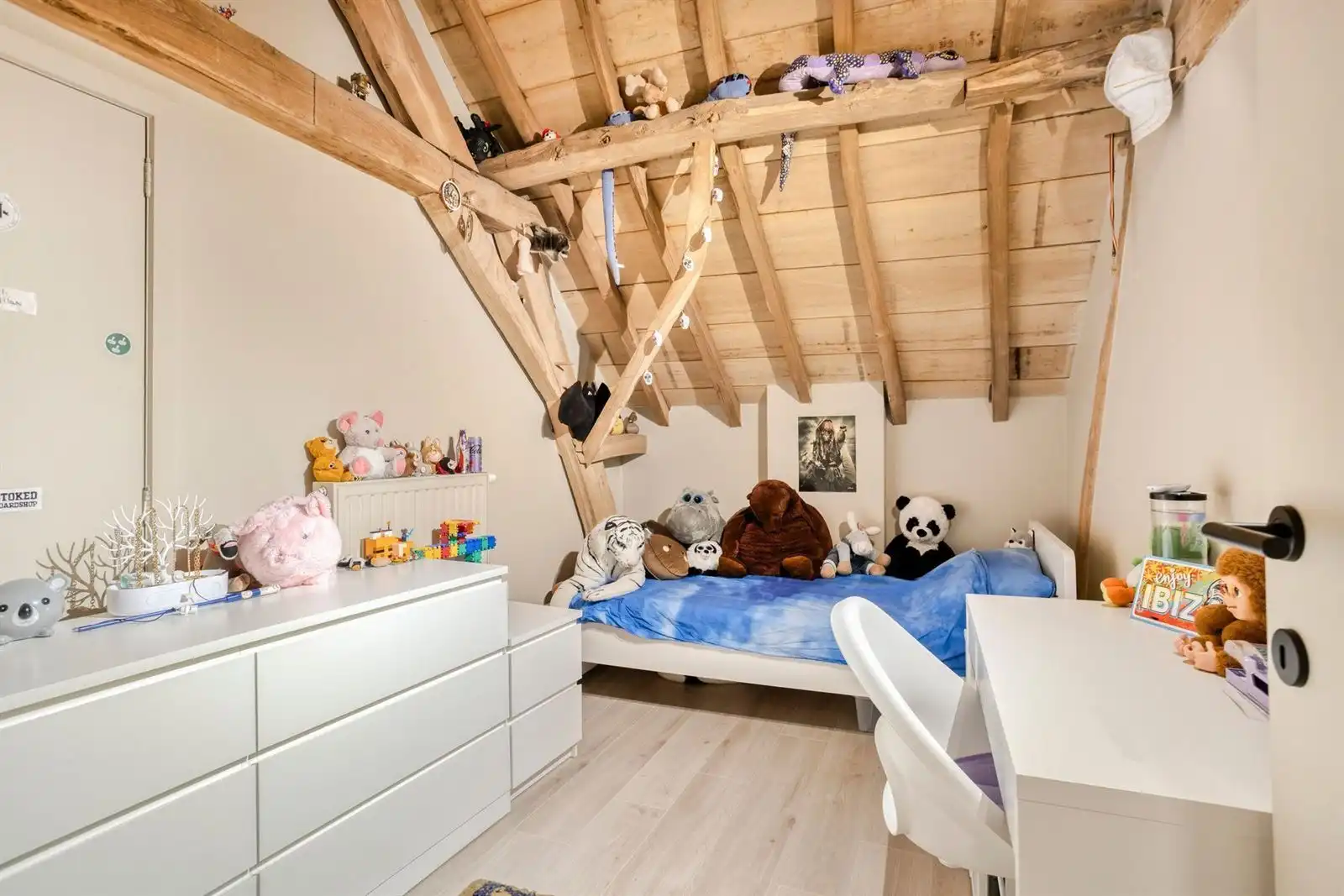 Karaktervolle hoeve met 11 slaapkamers en prachtige binnenkoer foto 24