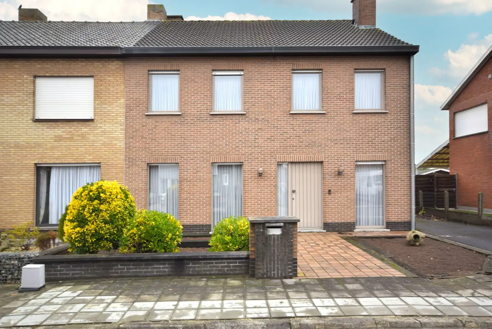 ZEER RUIME EN GOED ONDERHOUDEN HALF OPEN BEBOUWING foto 24