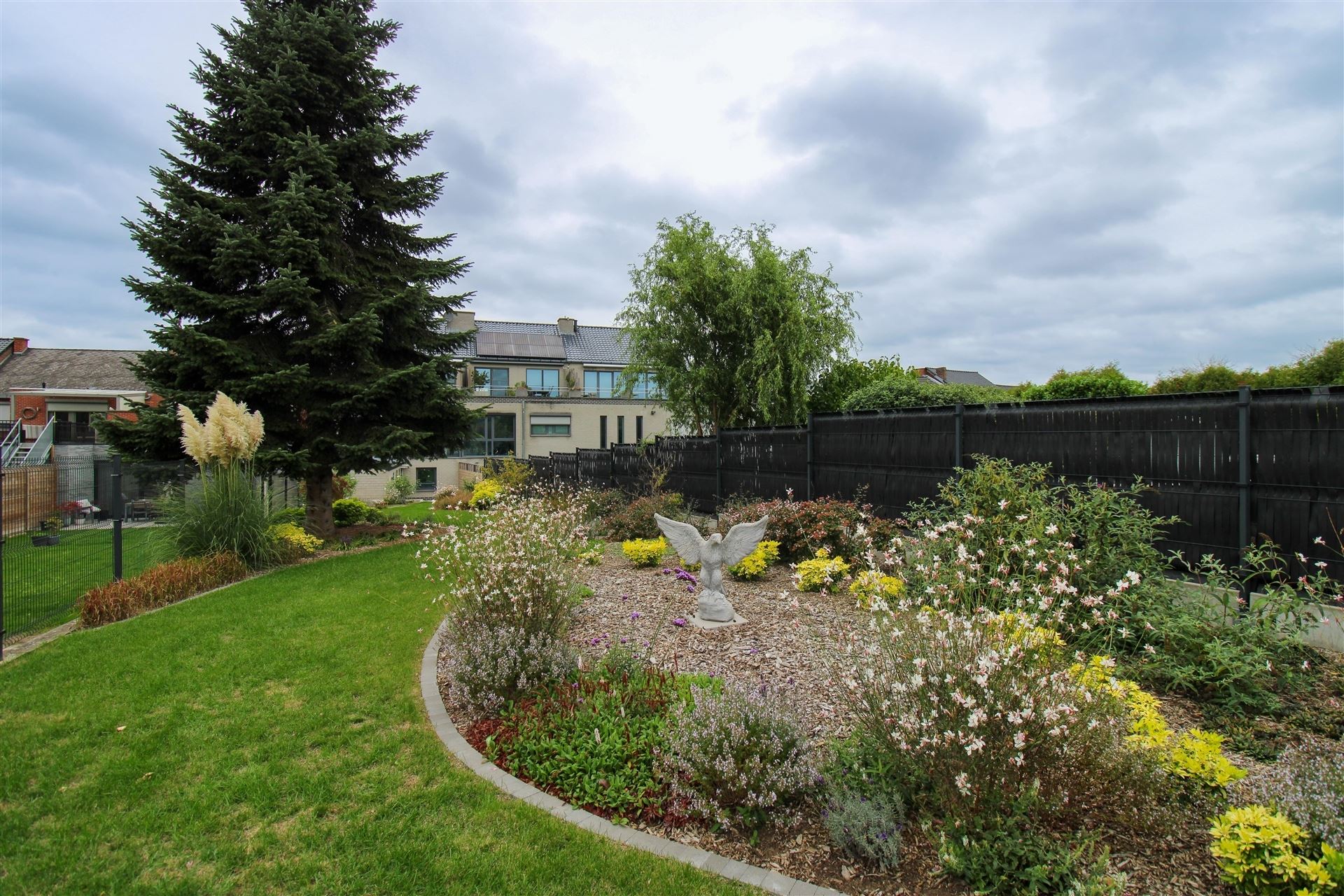 Grotestraat 332/2 – genieten van comfort, sauna, ruime inpandige garage, prachtig aangelegde tuin en een uniek uitzicht over de Maas! foto 28