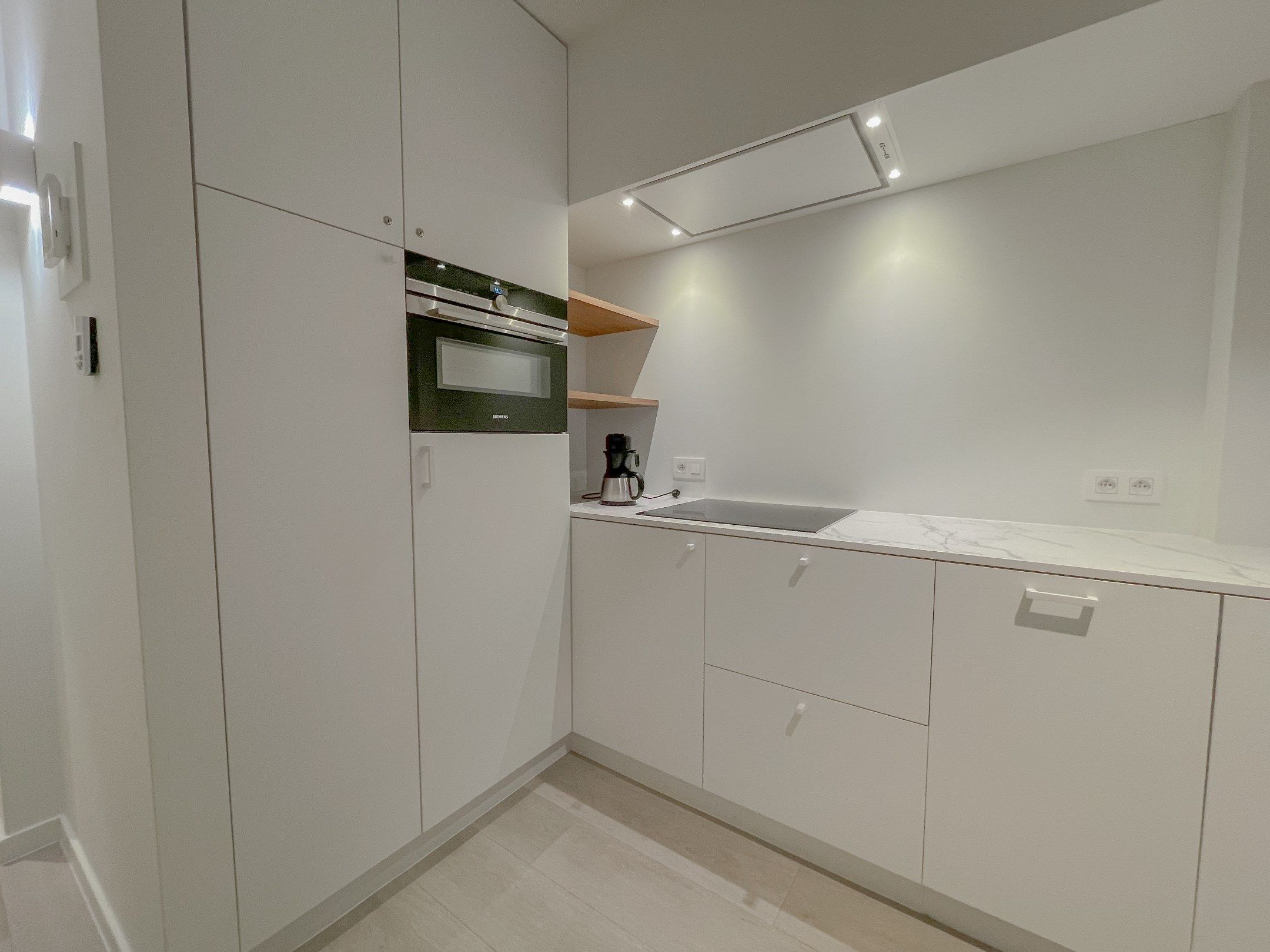 Recent tijdloos gerenoveerd appartement met zijdelings zeezicht. foto 12