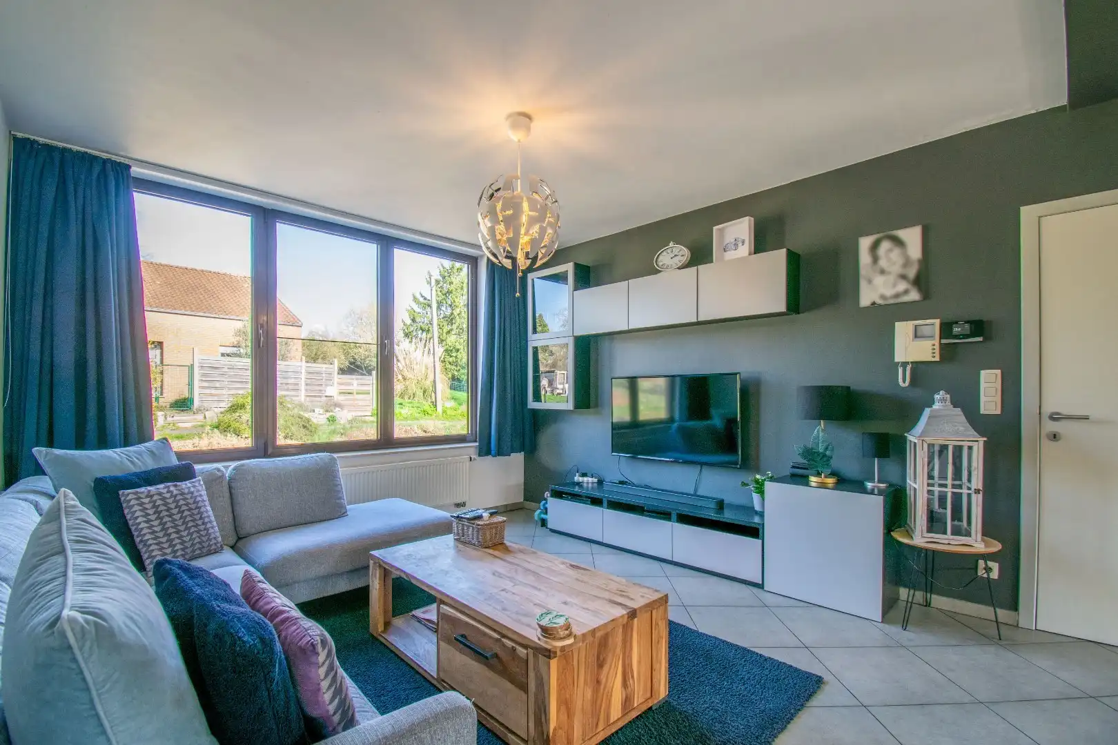 RUIM APPARTEMENT (EPC: B) MET 3 SLAAPKAMERS + GARAGE! foto 2