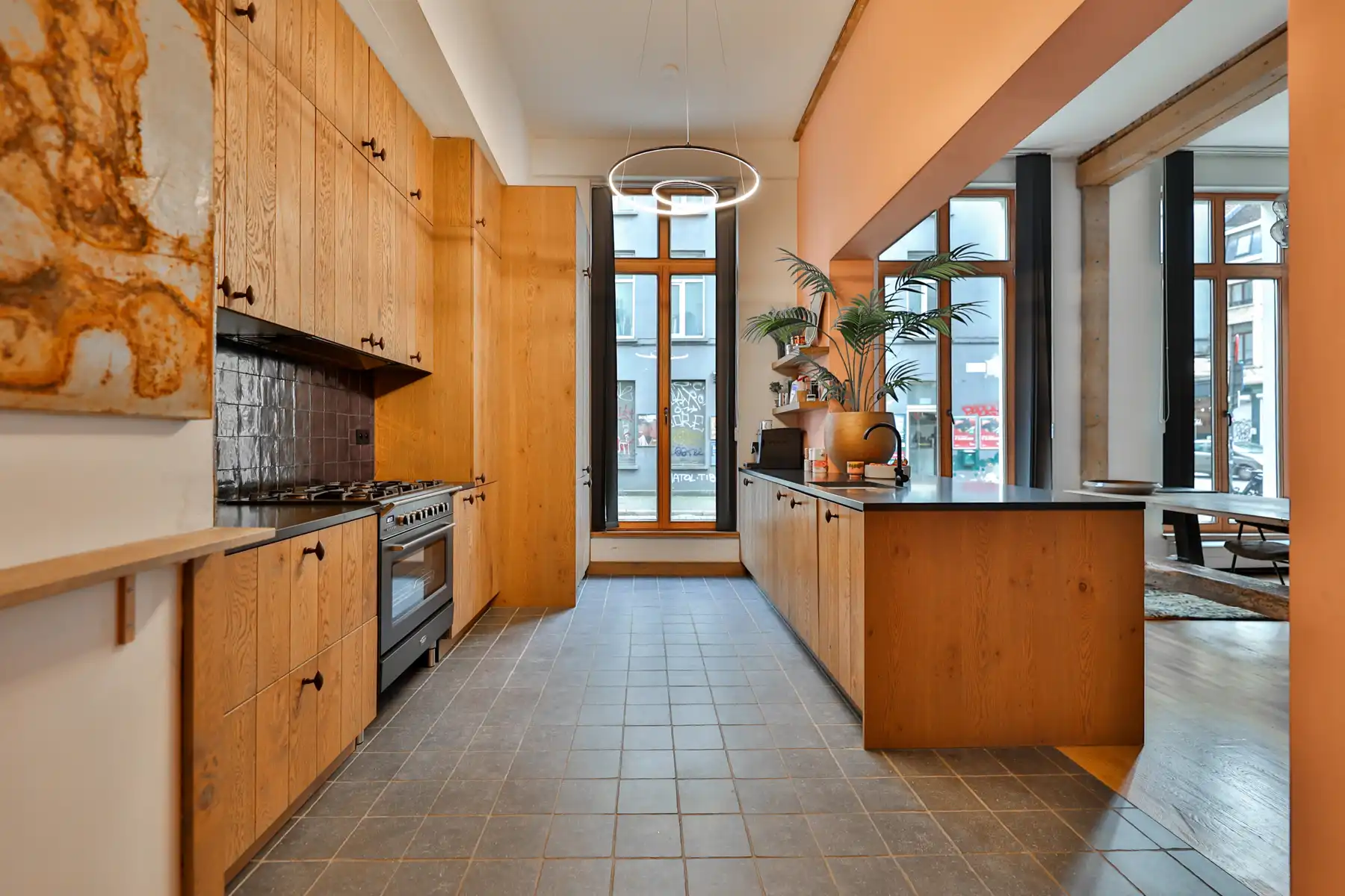 Stoer, warm en verrassend ruim — Loftgevoel met buitenruimte foto 7