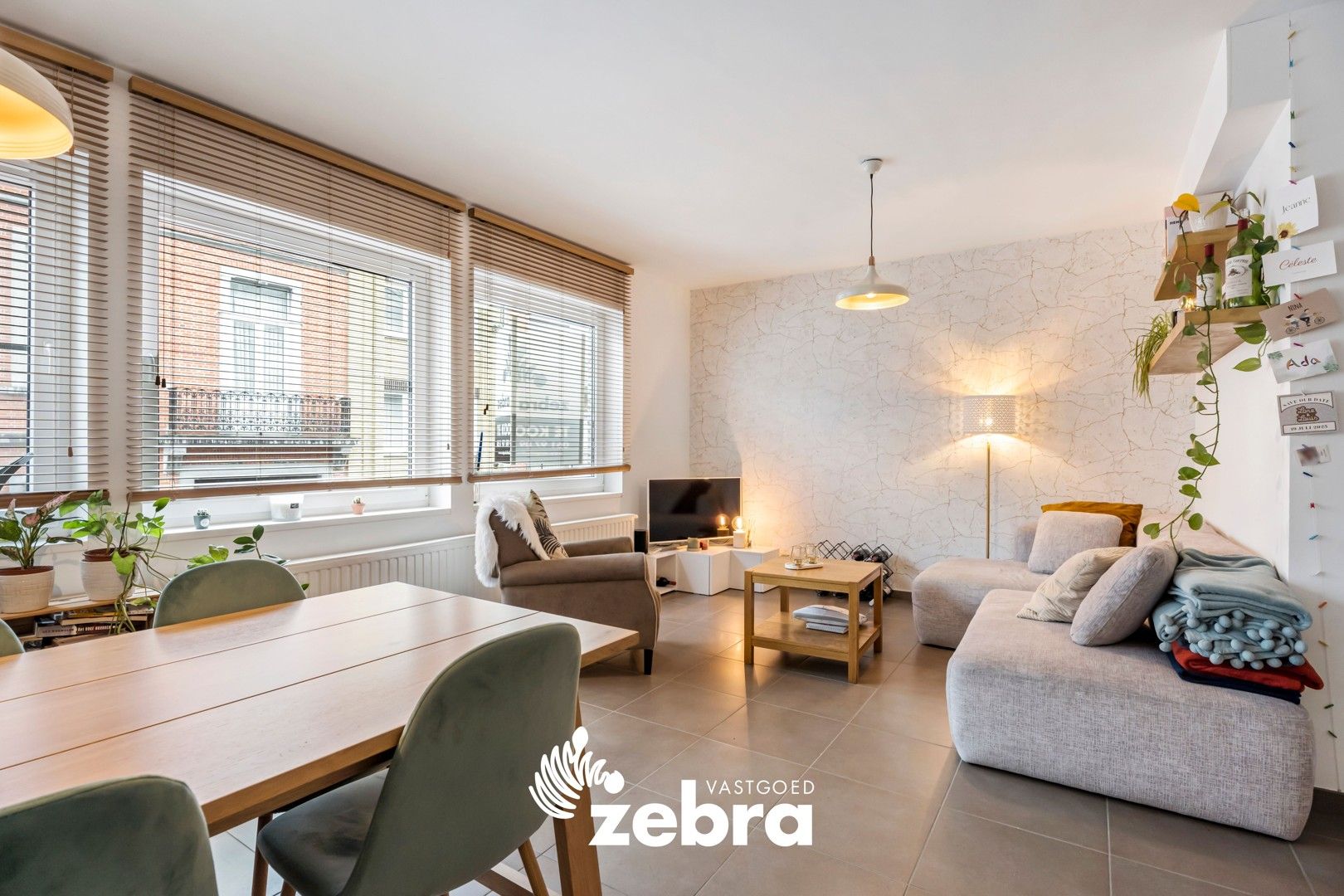 Instapklaar appartement met 2 slaapkamers en ruim terras in hartje Tielt! foto {{pictureIndex}}