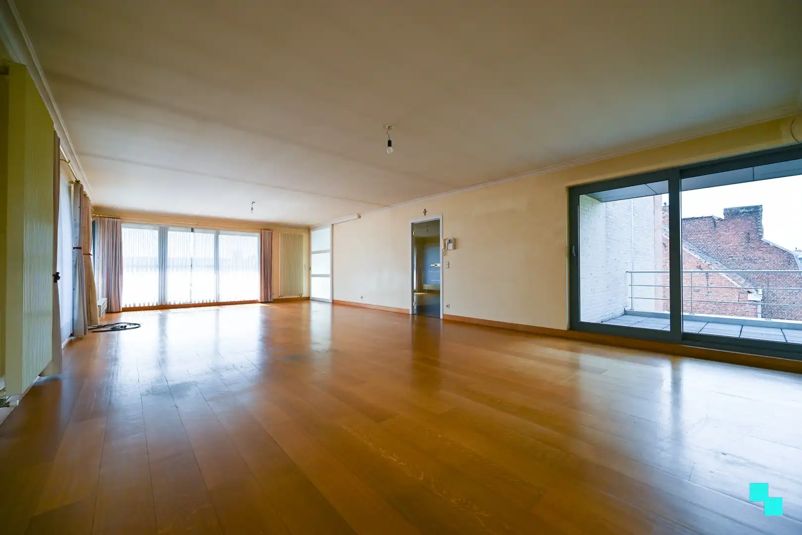 Unieke penthouse met drie terrassen in hartje Izegem foto 4
