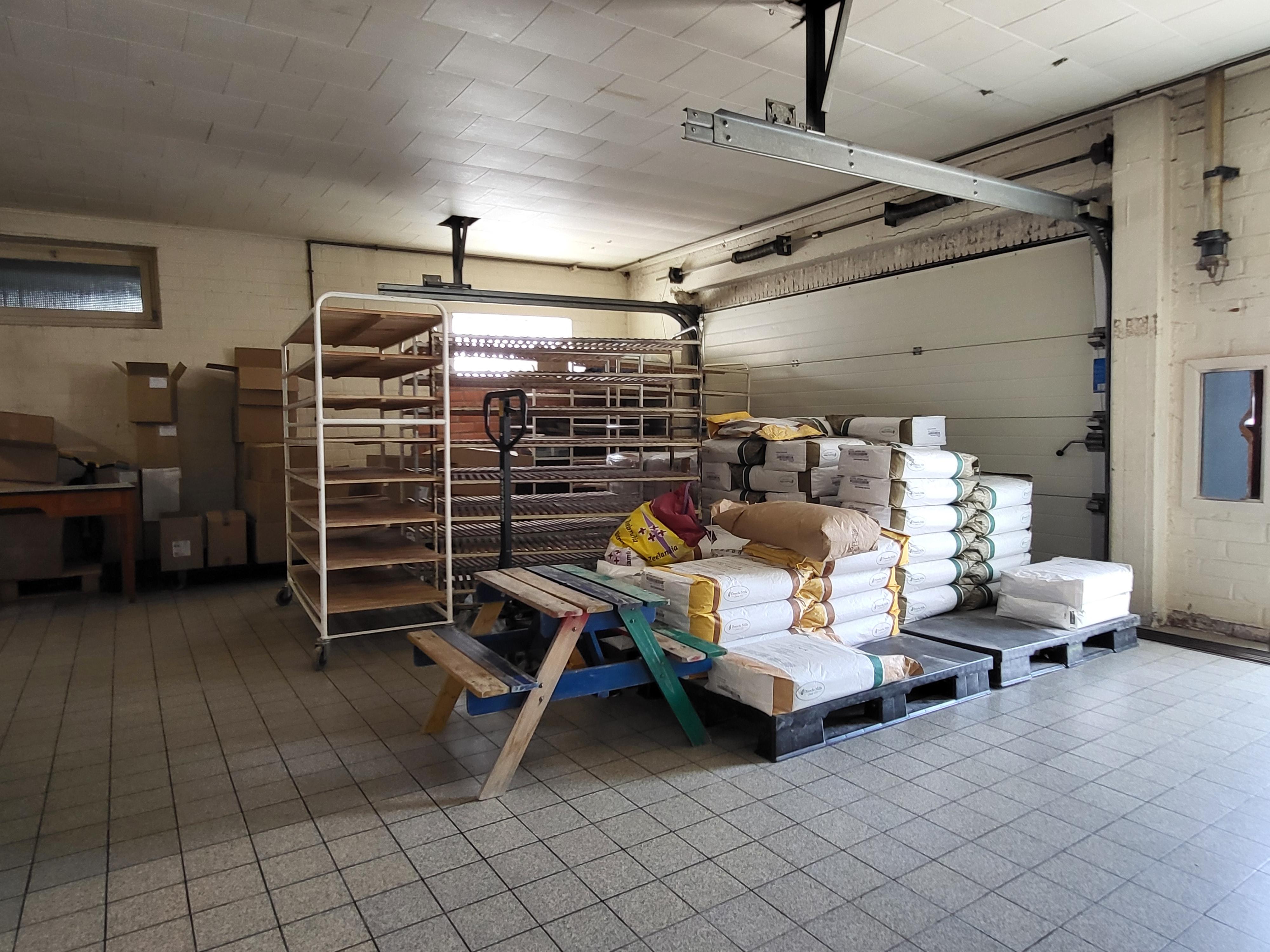 In hartje Sint- Maria-Lierde bevindt zich dit uniek  Handelspand met mogelijkheid tot woonst en mooie grote tuin!  foto 13