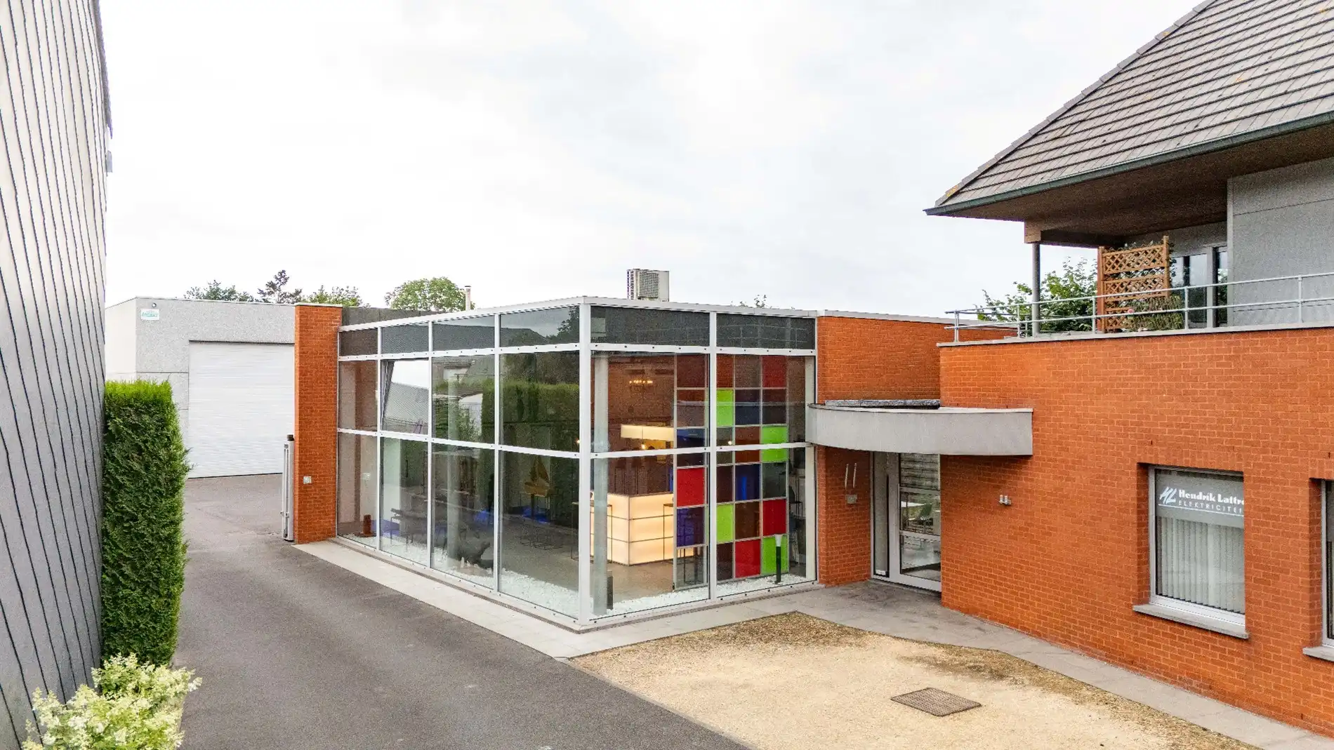 BEDRIJFS-/INVESTERINGS VASTGOED | LOODS | SHOWROOM | BURELEN & APPARTEMENT  foto 7