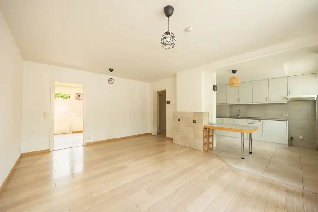 Instapklaar gelijkvloers appartement met gezellige koer foto 6