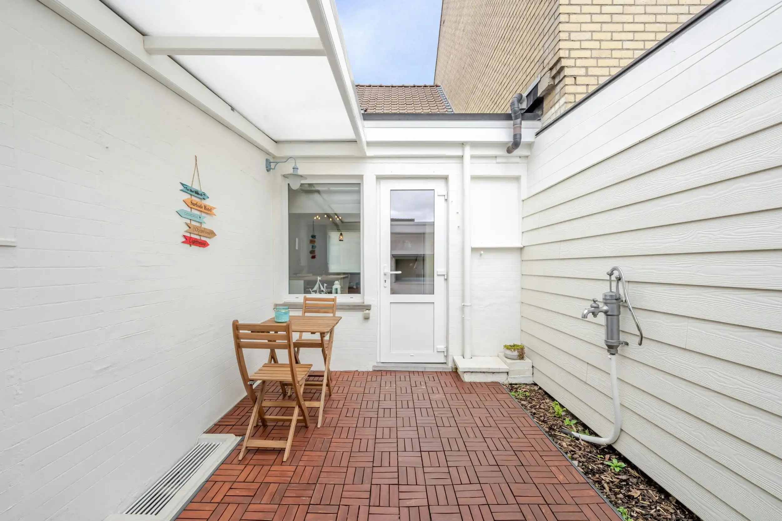 Gerenoveerde woning met stadskoertje te Nieuwpoort foto 2