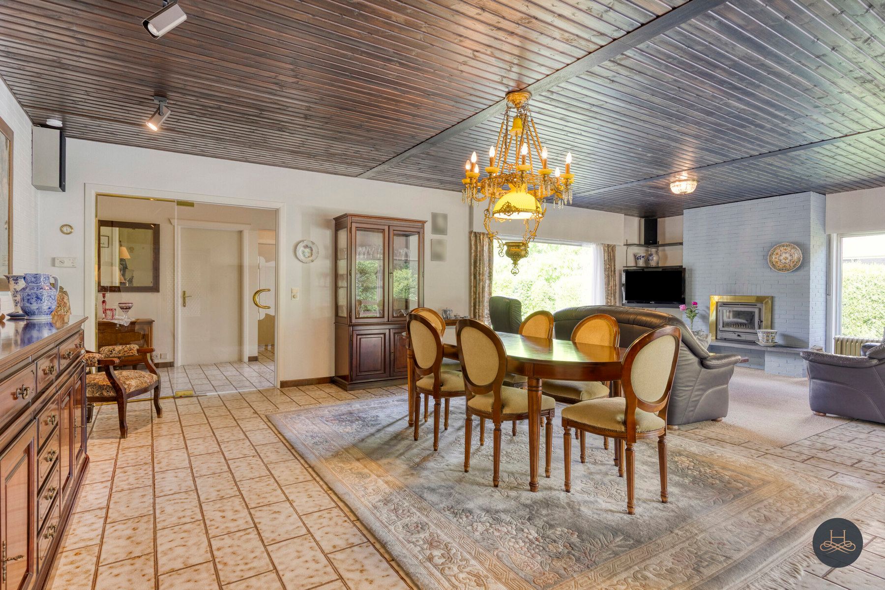 Verrassend ruime open woning met prachtige tuin foto 4
