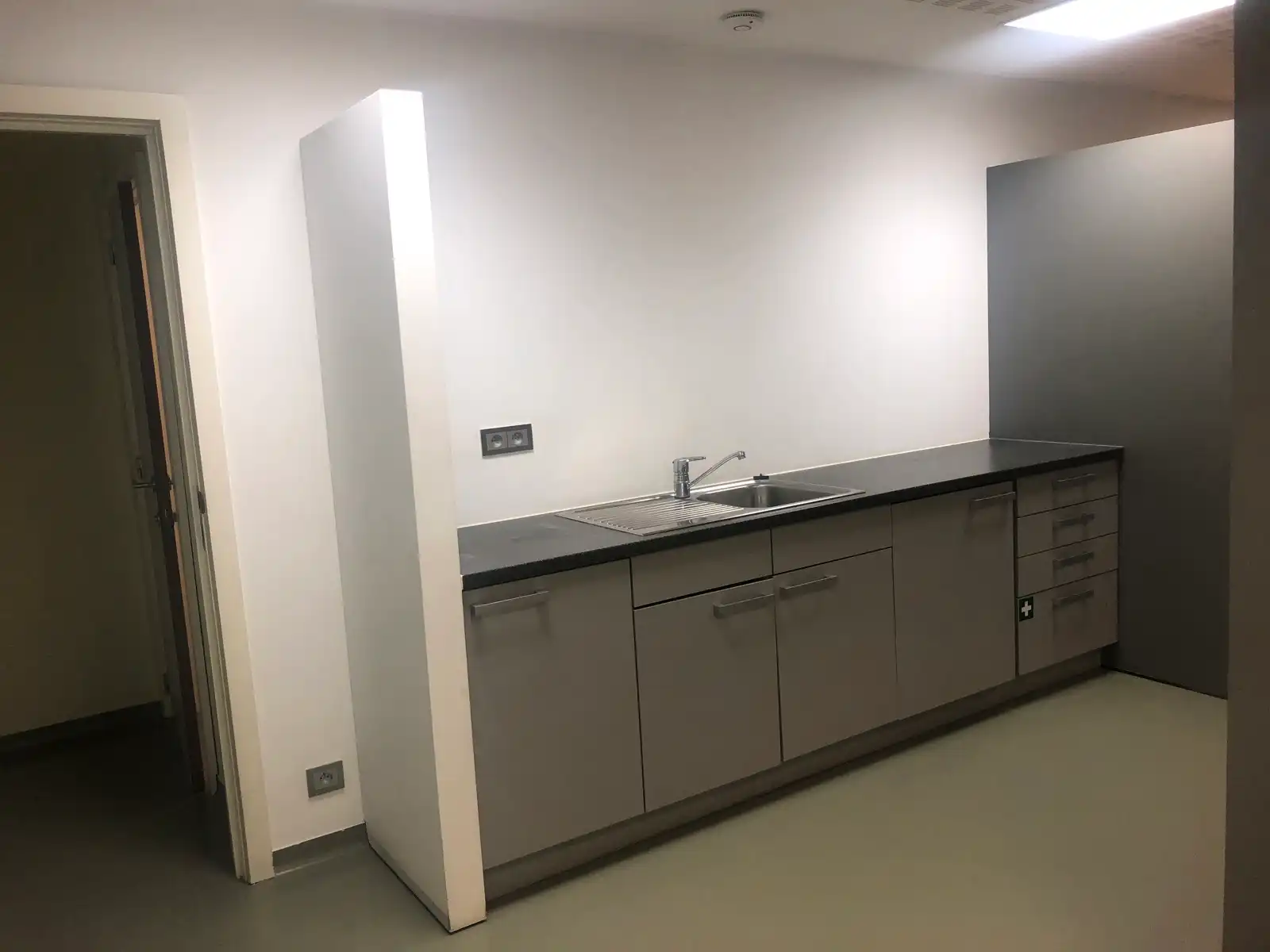 Kantoorruimte van 100 m² in het hart van Geel. foto 7