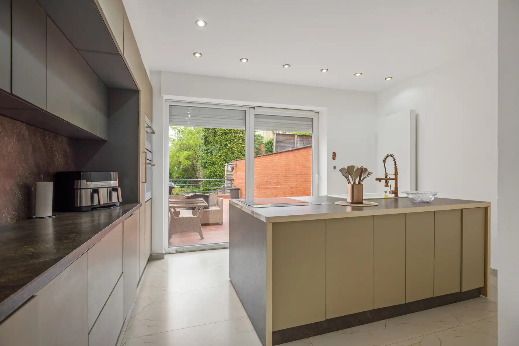 Uniek handelspand mét gerenoveerde woonst in het hart van Boom foto 12